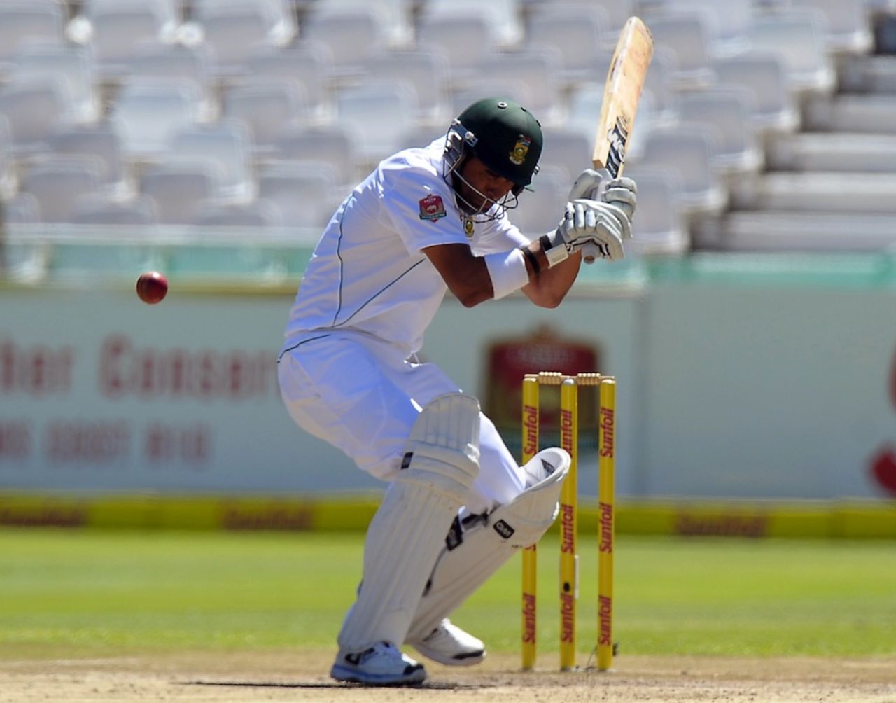 Robin Peterson avoids a short ball, South Africa v Pakistan, 2nd Test, Cape Town, 3rd day, February 16, 2013