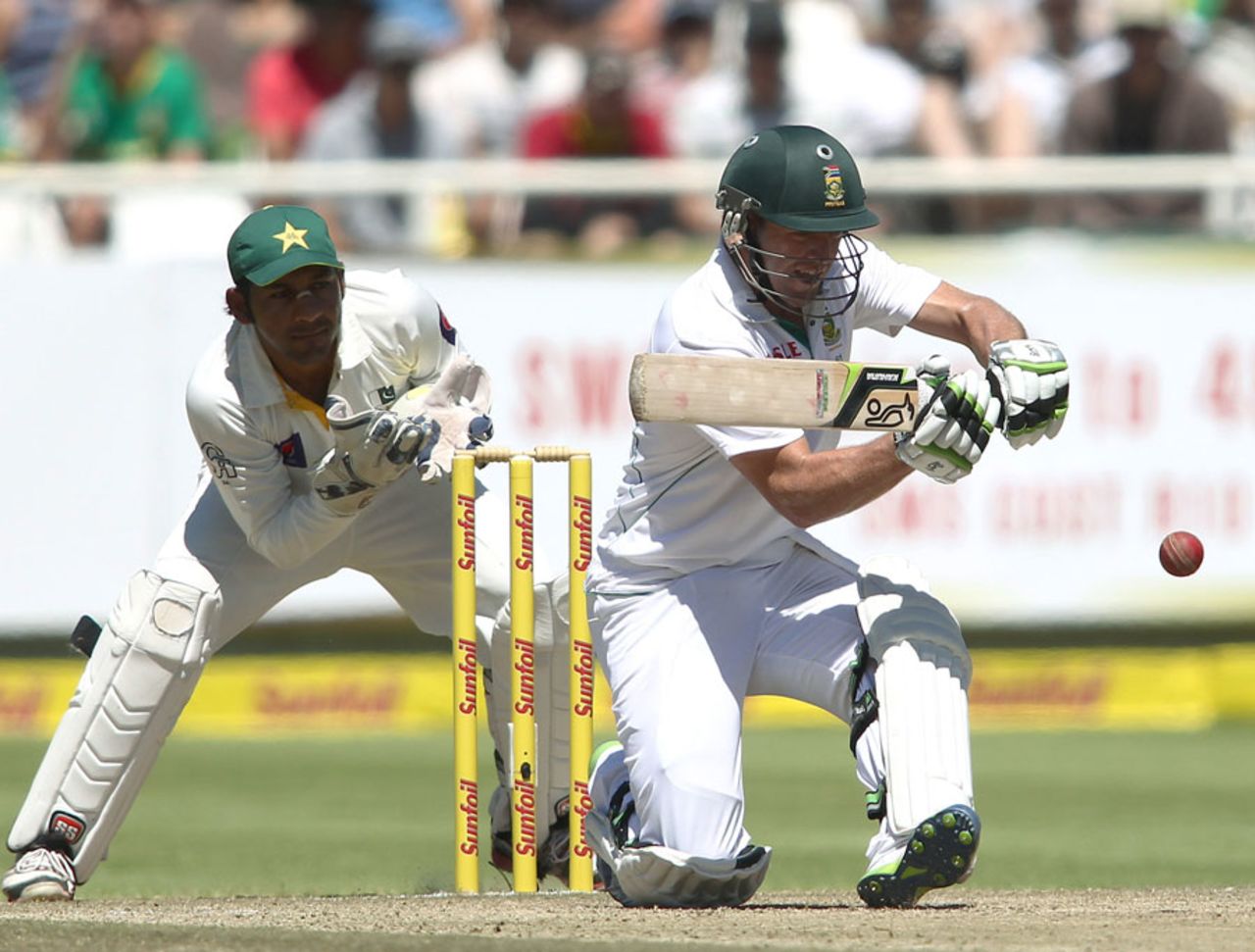AB de Villiers gets in position to sweep, South Africa v Pakistan, 2nd Test, Cape Town, 3rd day, February 16, 2013