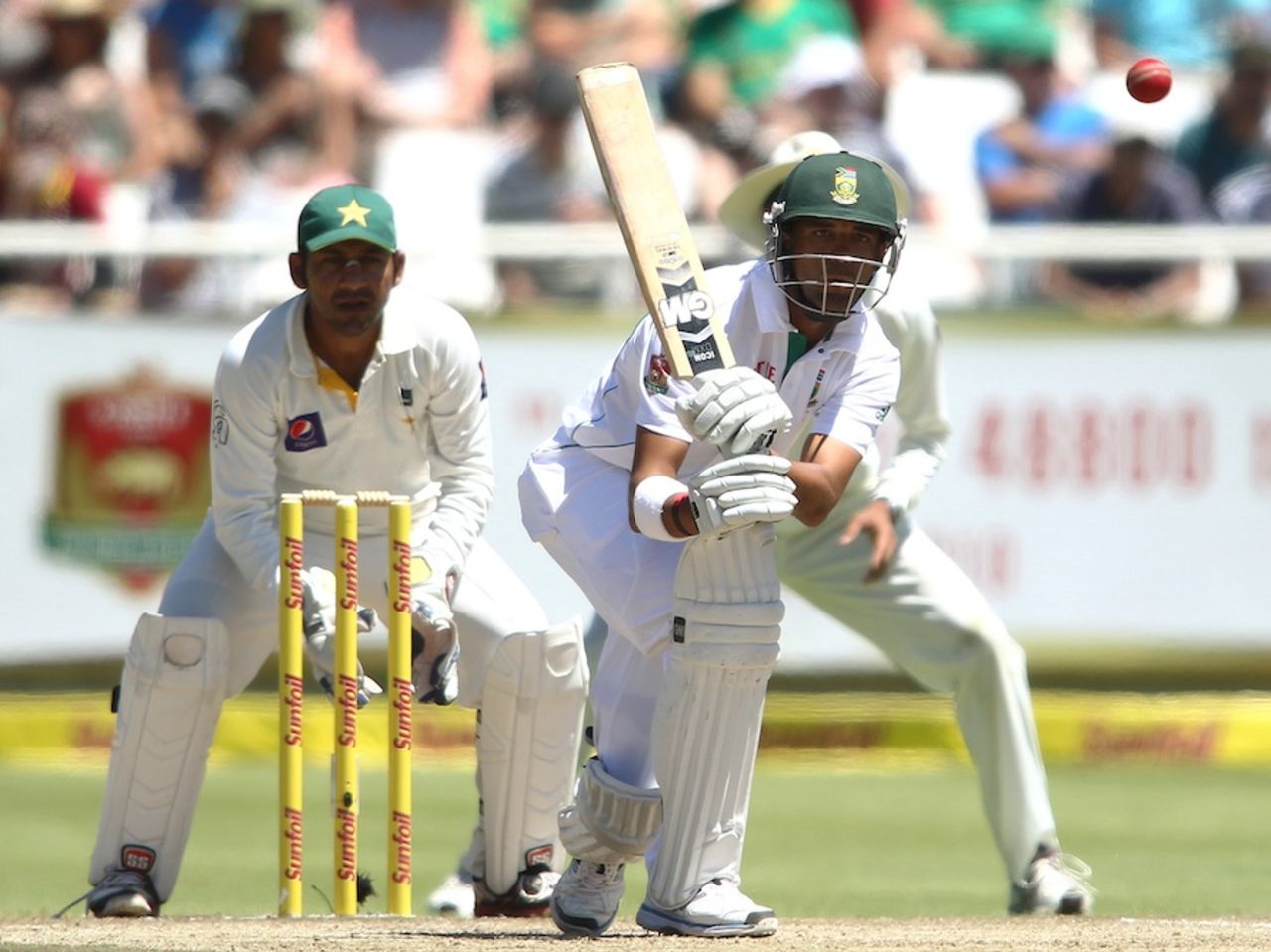 Robin Peterson cut Pakistan's lead with an innings of 84, South Africa v Pakistan, 2nd Test, Cape Town, 3rd day, February 16, 2013