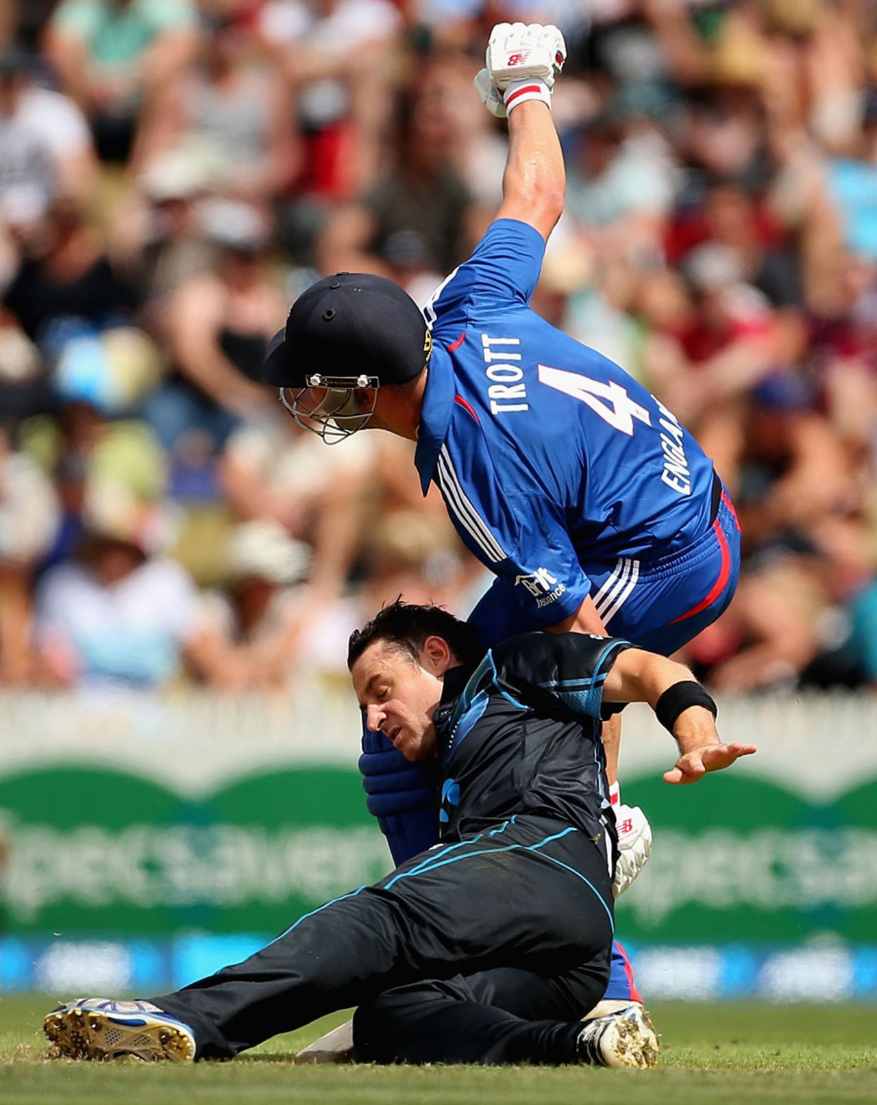 Jonathan Trott gets taken out by Nathan McCullum, New Zealand v England, 1st ODI, Hamilton, February 17, 2013