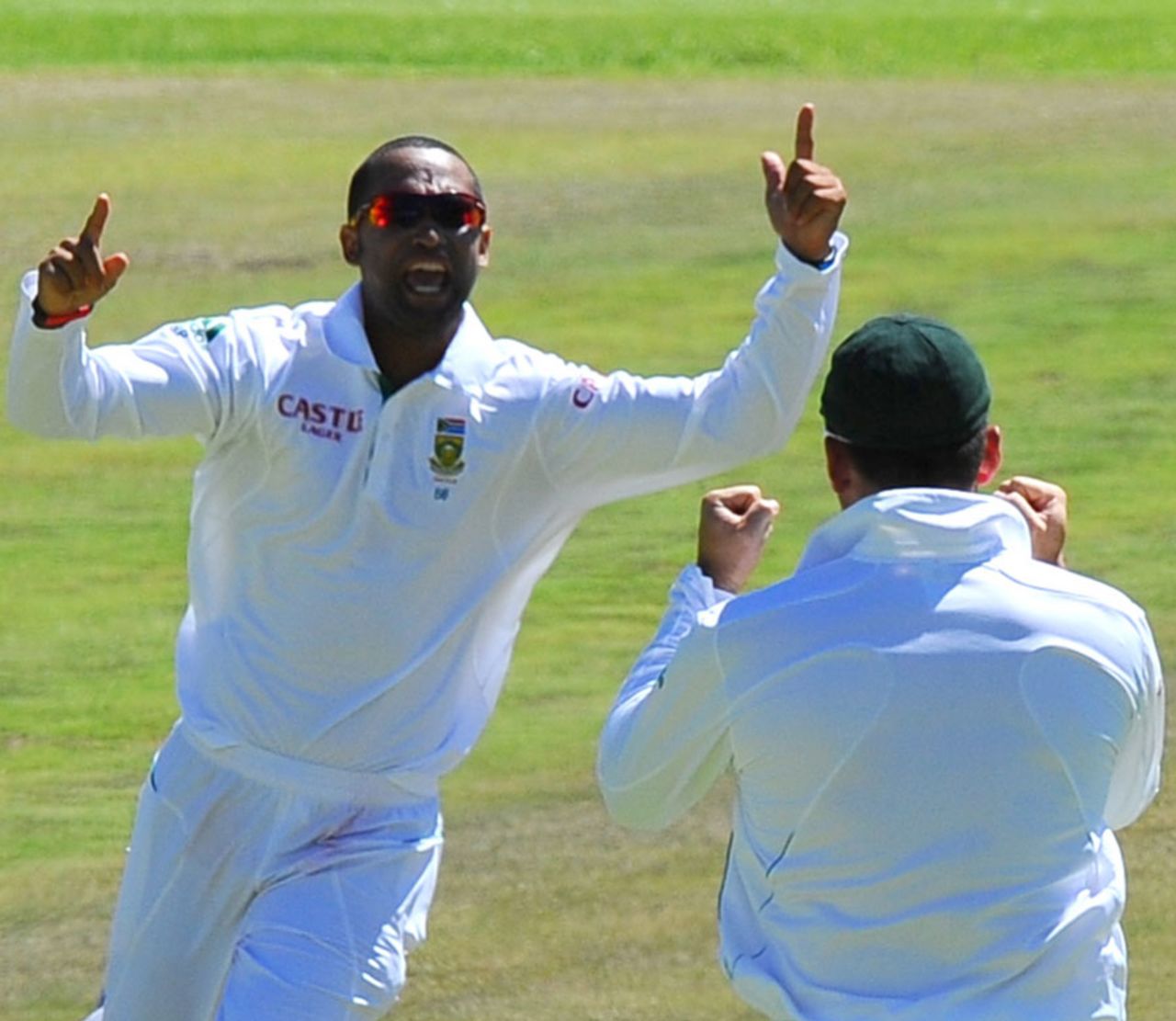Robin Peterson is pumped up after the wicket of Misbah-ul-Haq, South Africa v Pakistan, 2nd Test, Cape Town, 4th day, February 17, 2013