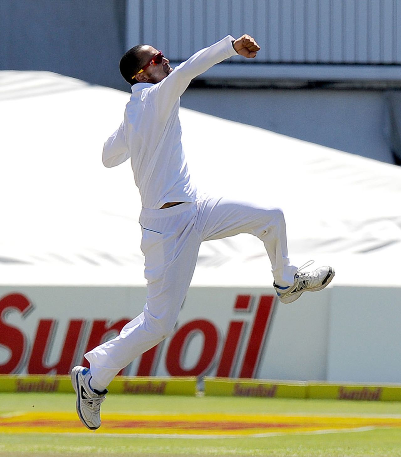 Robin Peterson chipped in with three wickets, South Africa v Pakistan, 2nd Test, Cape Town, 4th day, February 17, 2013