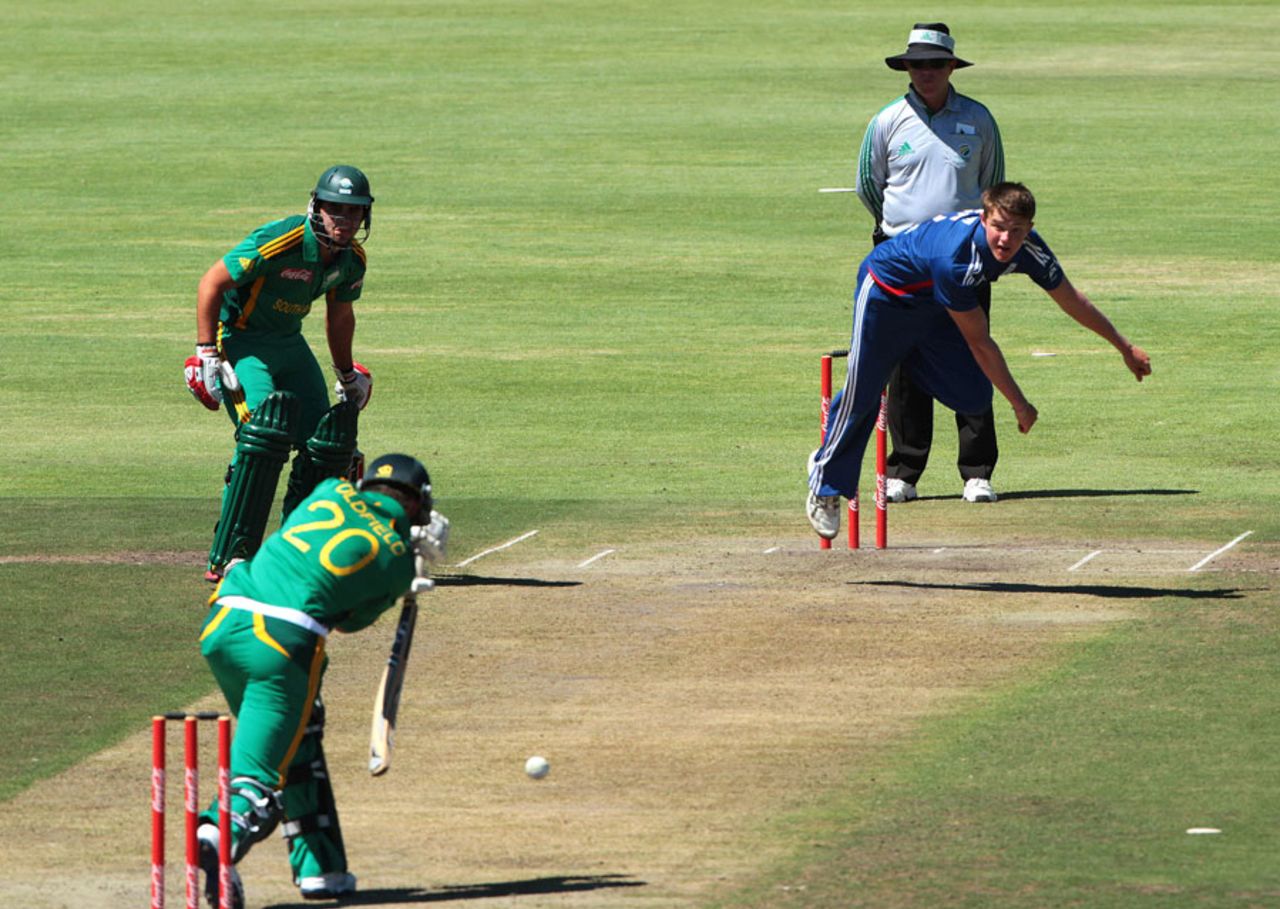 Greg Oldfield defends against Josh Shaw, South Africa v England, 3rd Youth ODI, Cape Town, February 16, 2003