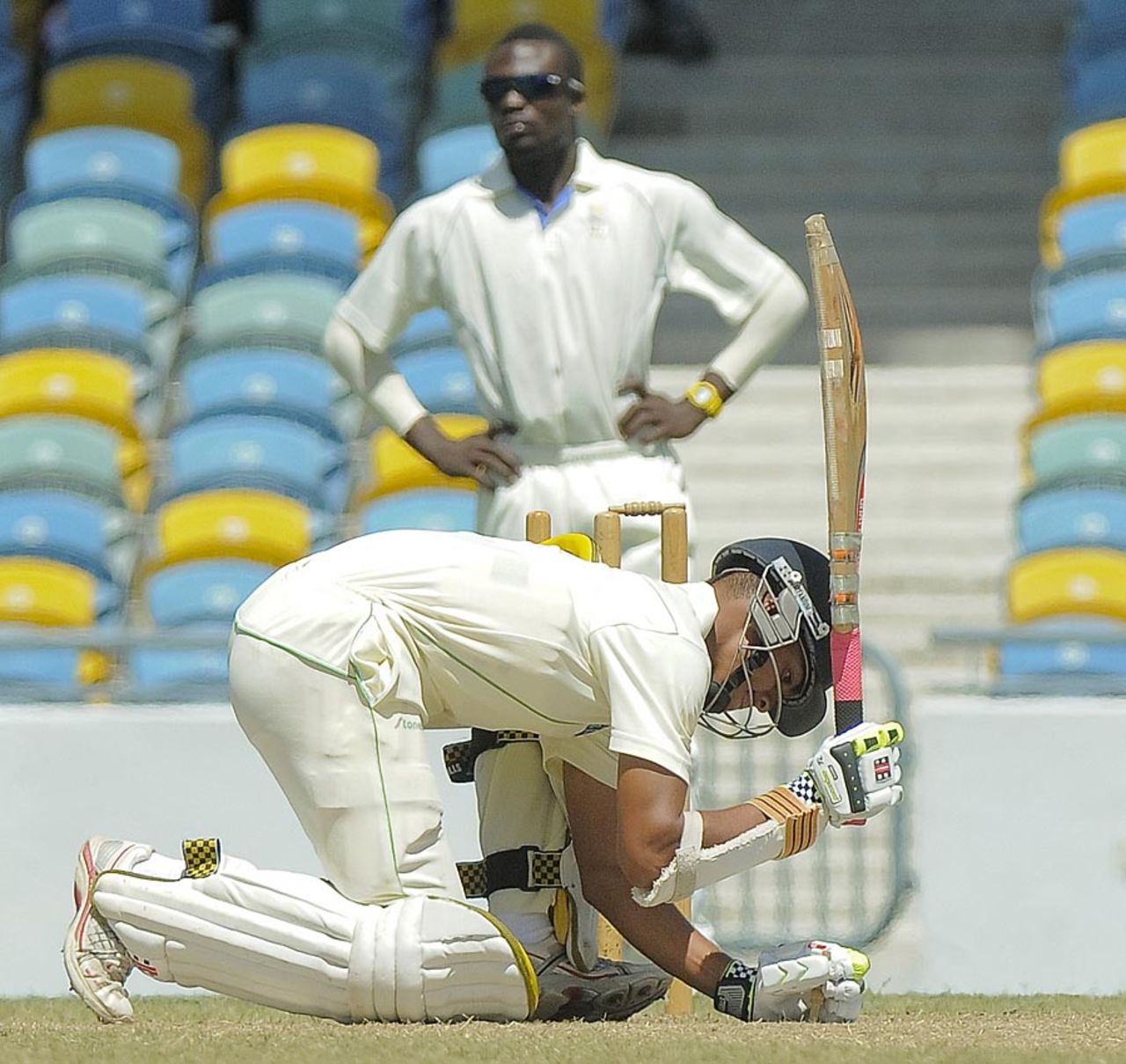 Tagenarine Chanderpaul uses the bail to take guard, Barbados v Guyana, Regional Four Day Competition, 2nd day, Barbados, February 16, 2013