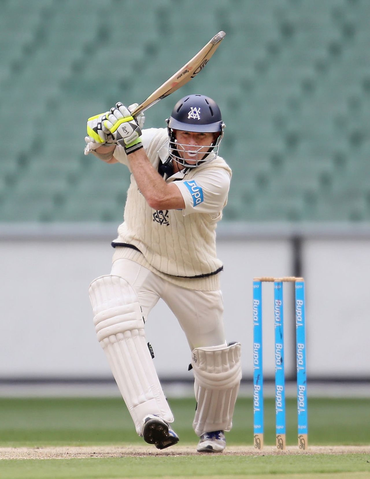 Chris Rogers scored 101 to put Victoria on top, Victoria v Queensland, Sheffield Shield, Melbourne, February 19, 2013
