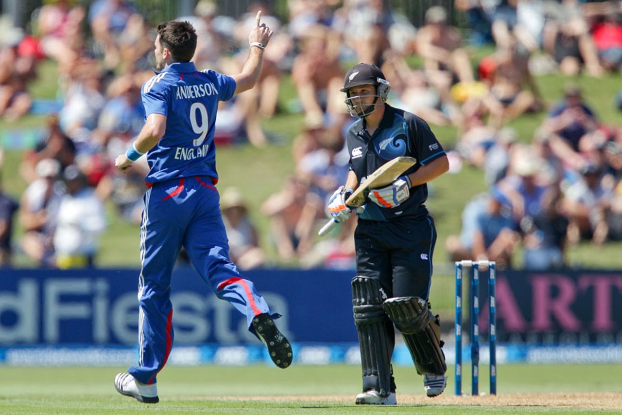 James Anderson removed BJ Watling in the seventh over, New Zealand v England, 2nd ODI, Napier, February 20, 2013
