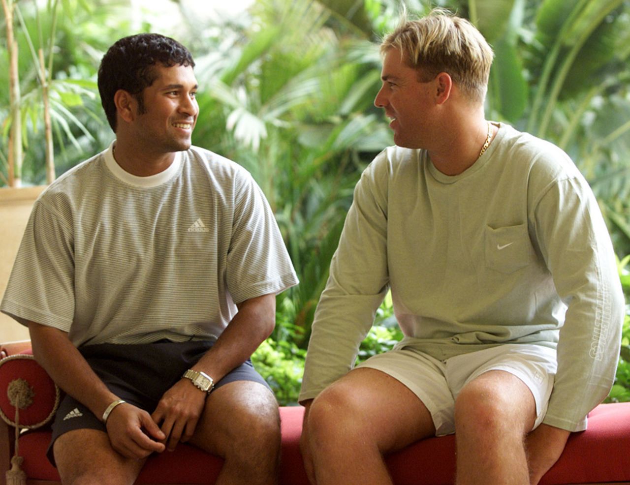 Sachin Tendulkar and Shane Warne catch up ahead of the first Test, Mumbai, February 26, 2001