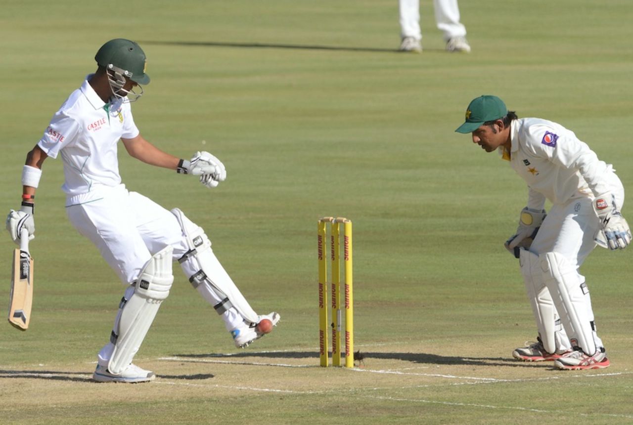 Robin Peterson kicks the ball away, South Africa v Pakistan, 3rd Test, Centurion, 1st day, February 22, 2013