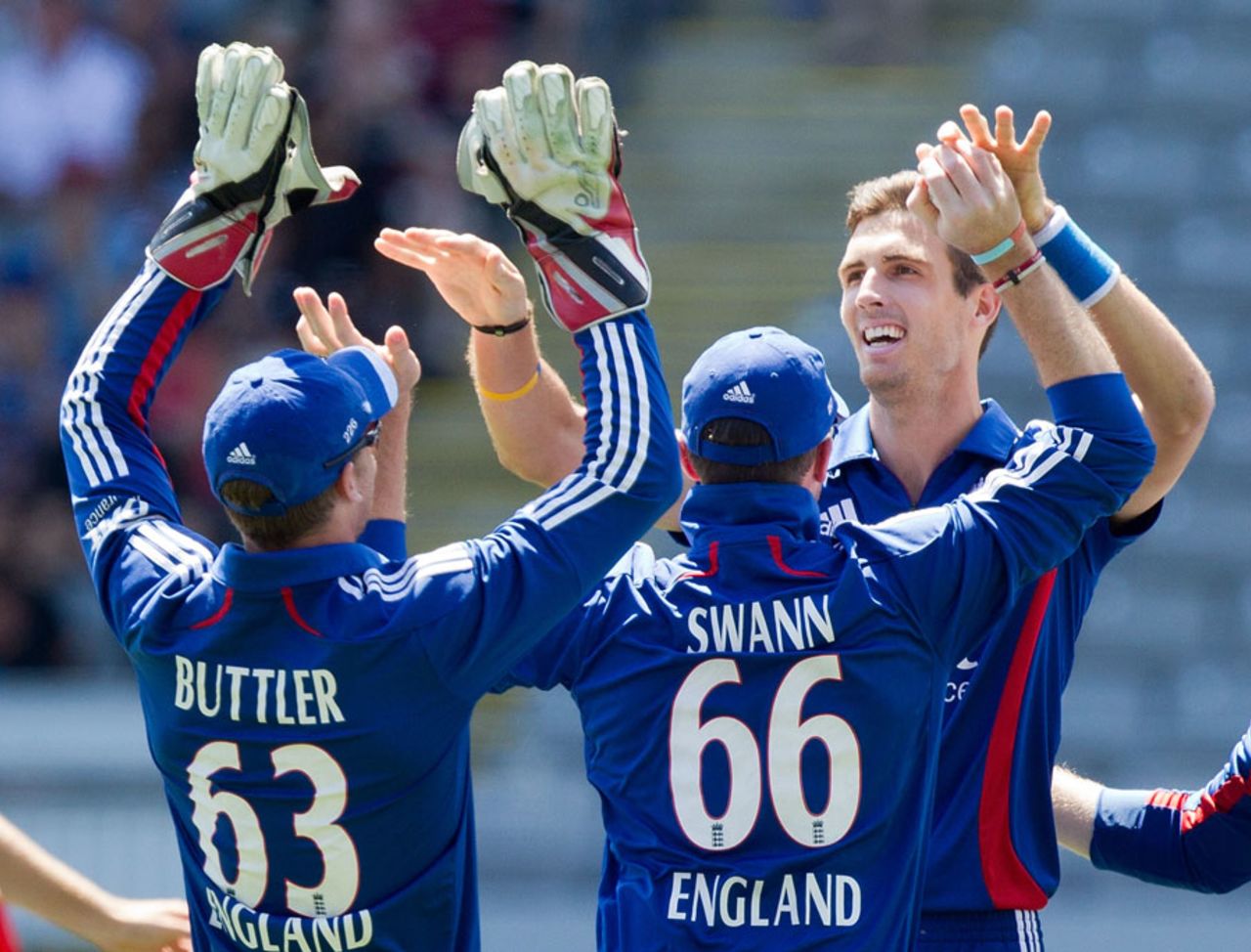 Steven Finn claimed the first wicket of the day, New Zealand v England, 3rd ODI, Auckland, February 23, 2013