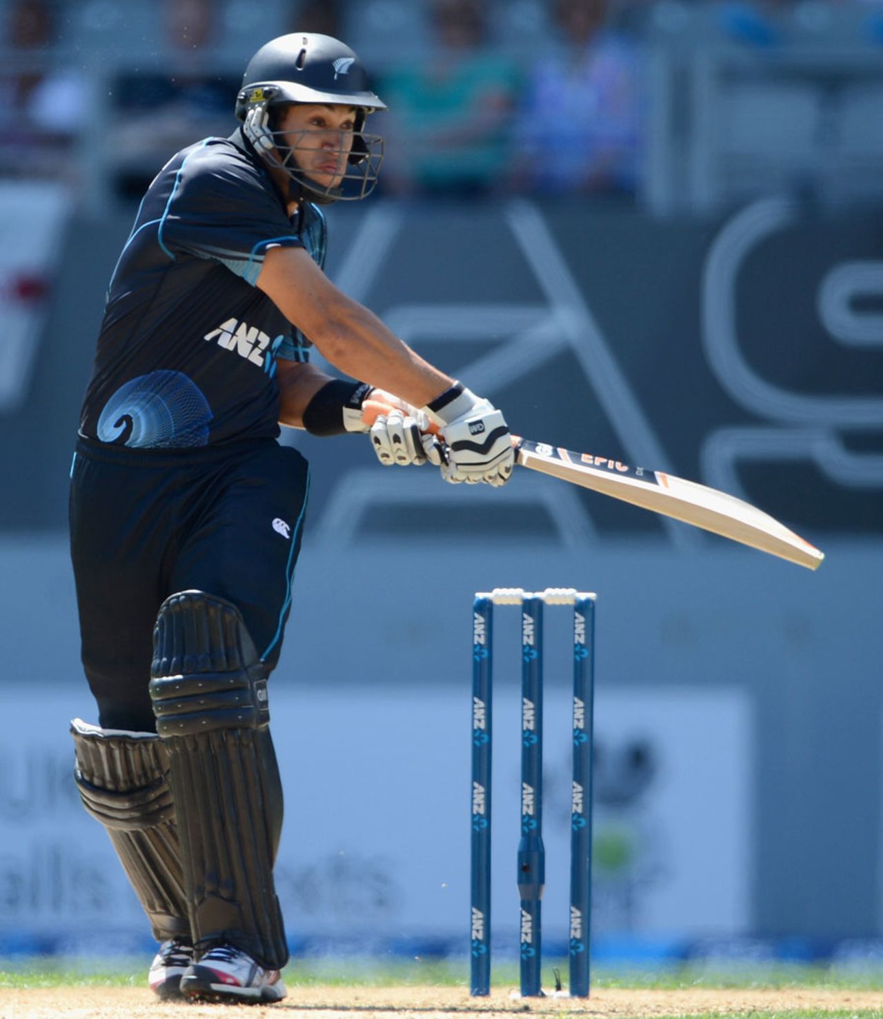 Ross Taylor swats James Anderson for four, New Zealand v England, 3rd ODI, Auckland, February 23, 2013