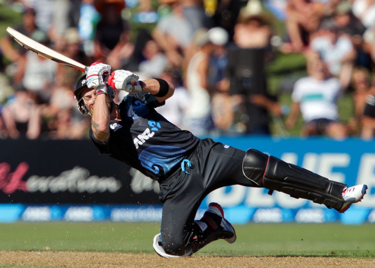 Brendon McCullum goes horizontal, New Zealand v England, 2nd ODI, Napier, February 20, 2013