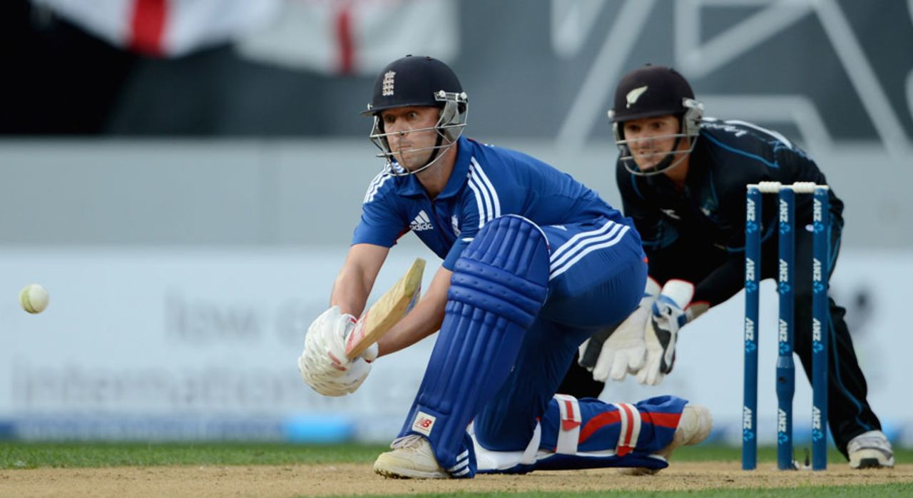 Jonathan Trott hits a reverse sweep, New Zealand v England, 3rd ODI, Auckland, February 23, 2013