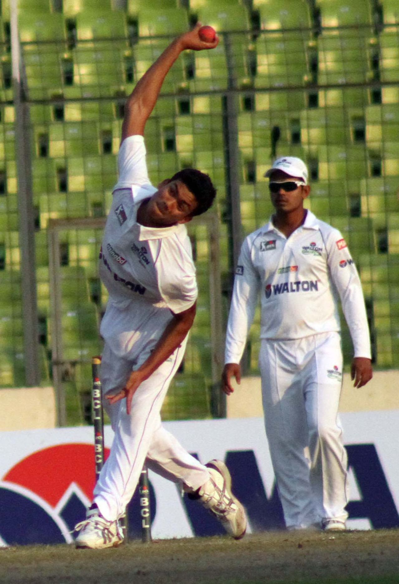 Central Zone's Taskin Ahmed in his delivery stride, Central Zone v North Zone, BCL final, Mirpur, 2nd day, February 23, 2012