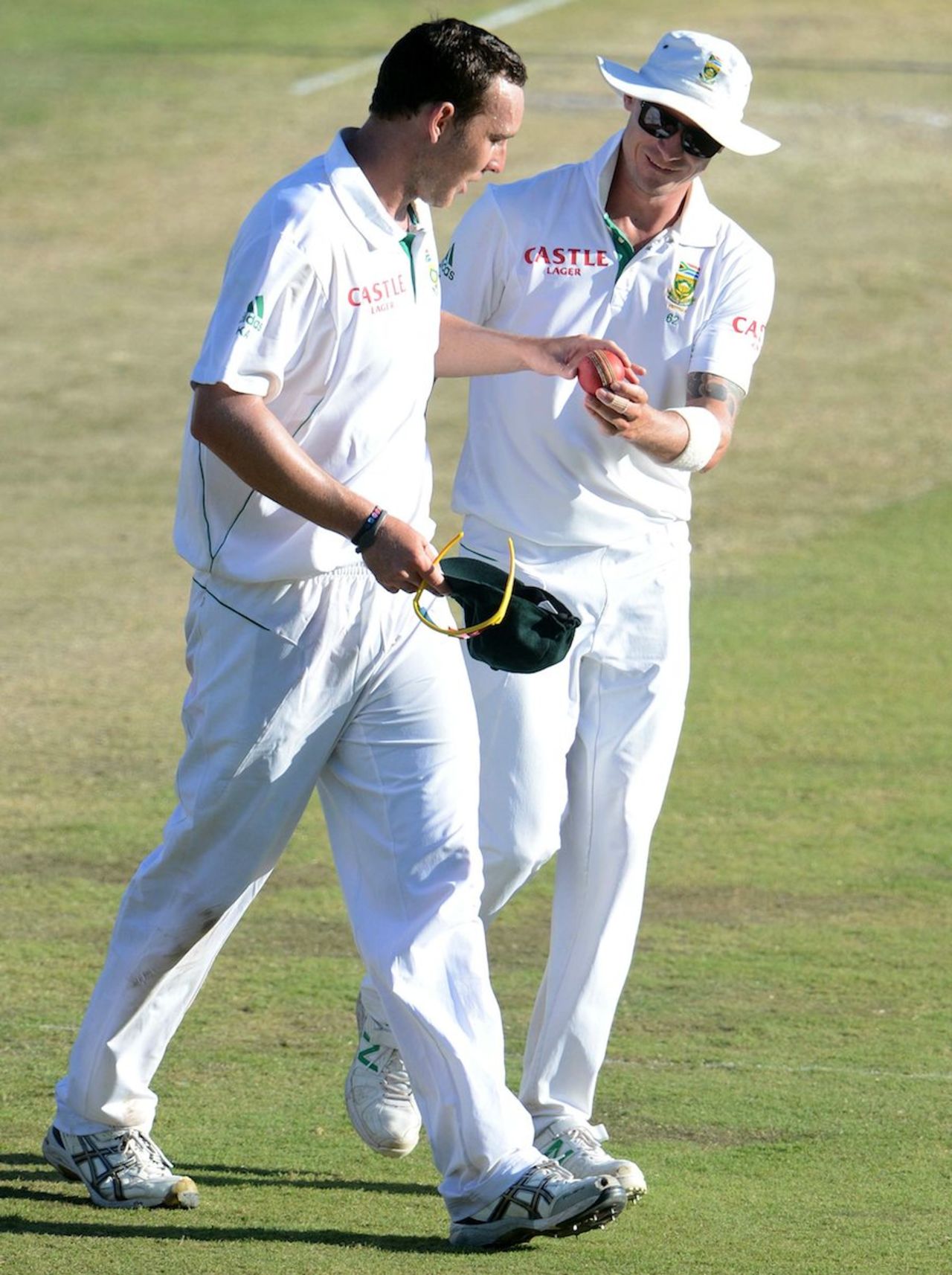 Dale Steyn gives Kyle Abbott the ball to keep, South Africa v Pakistan, 3rd Test, Centurion, 2nd day, February 23, 2013