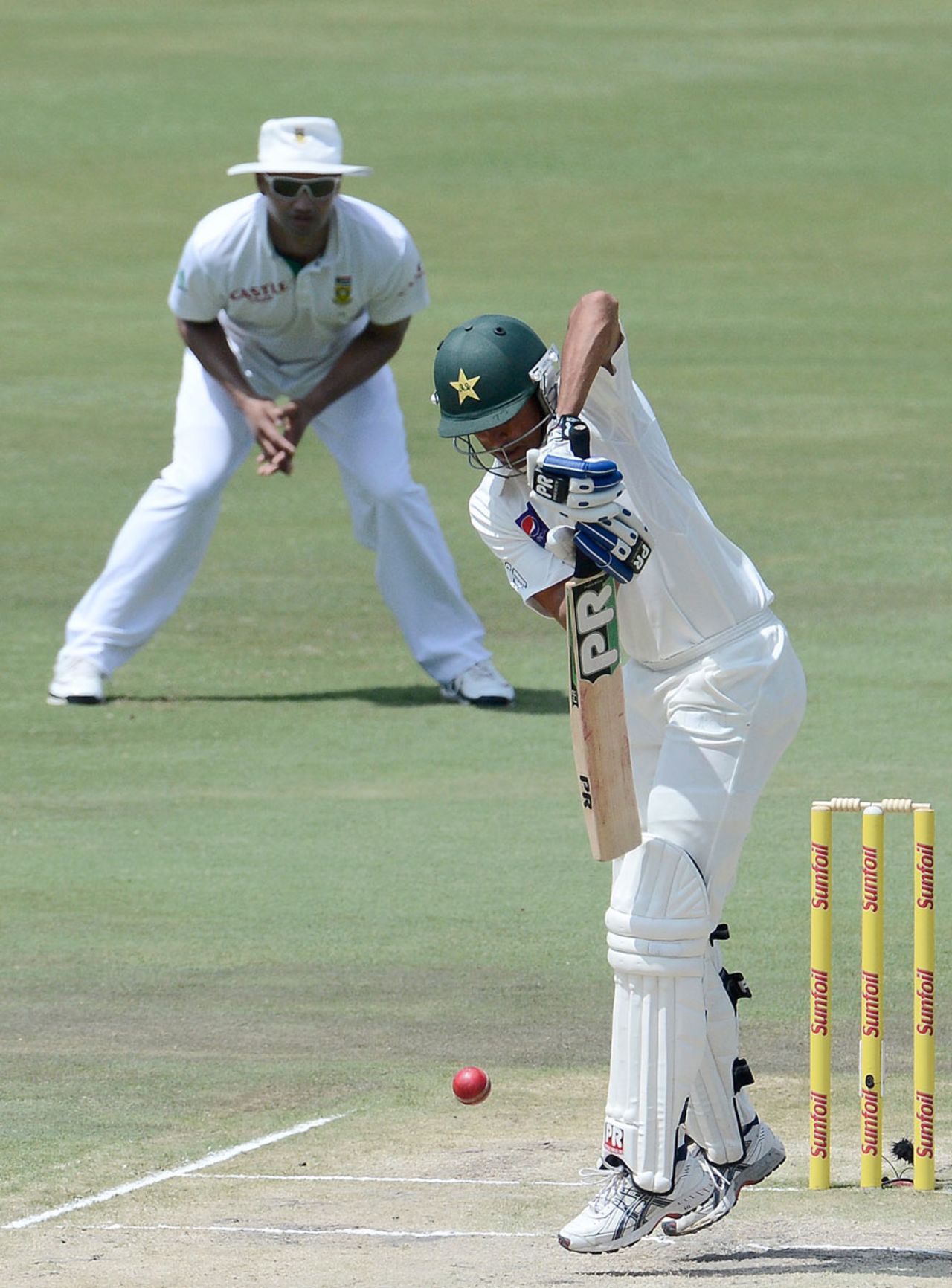 Younis Khan carefully watches the ball under his eyes, South Africa v Pakistan, 3rd Test, Centurion, 3rd day, February 24, 2013