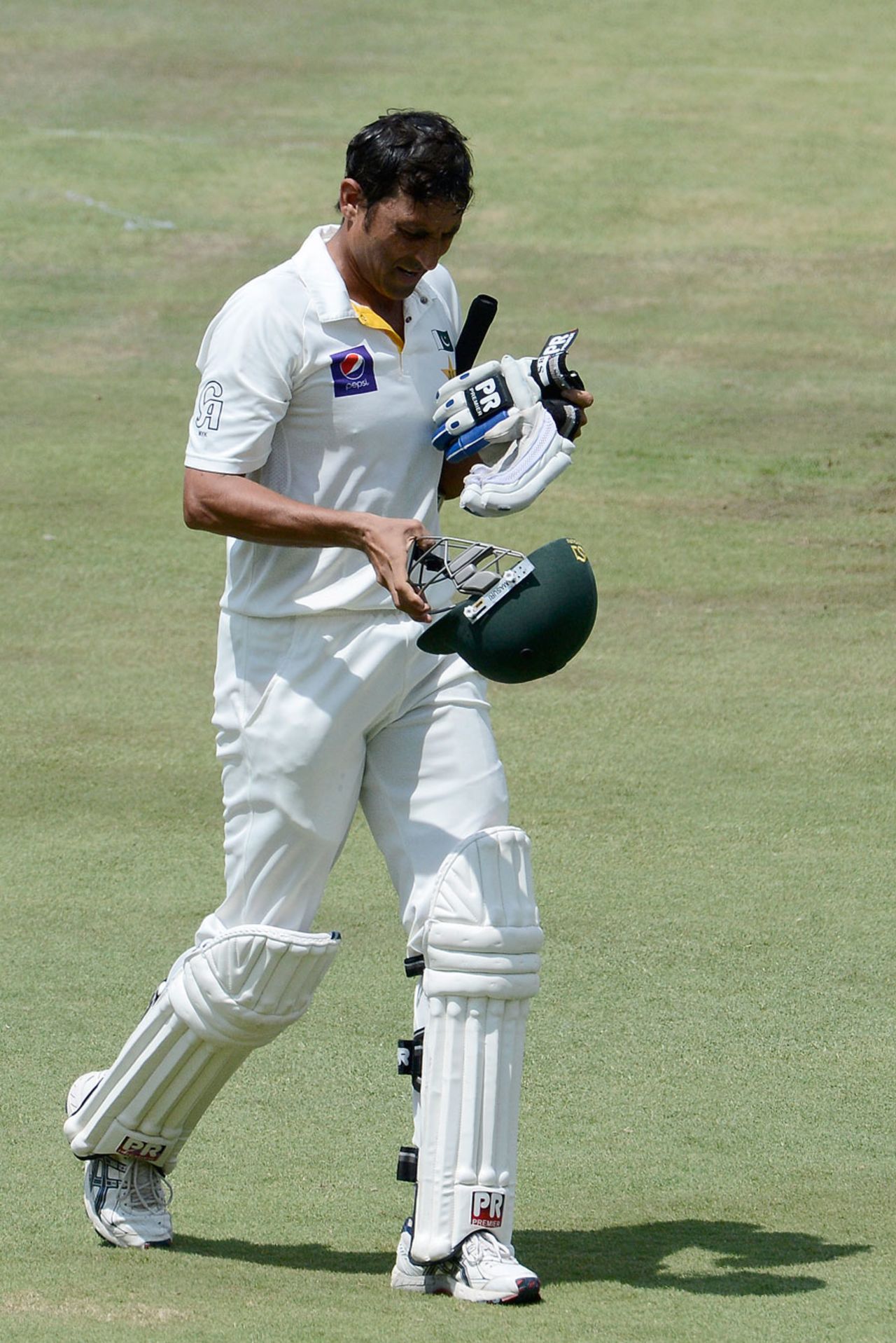 Younis Khan walks back after being dismissed by Dale Steyn, South Africa v Pakistan, 3rd Test, Centurion, 3rd day, February 24, 2013