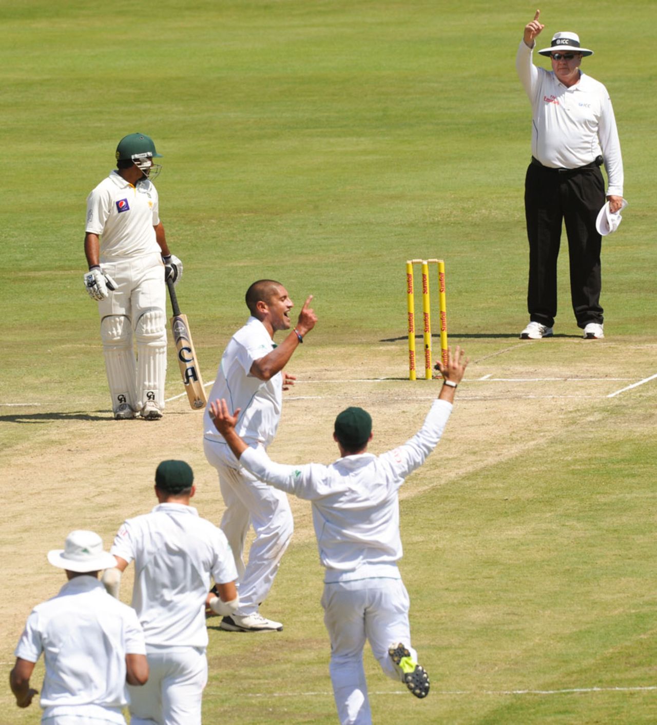 Rory Kleinveldt celebrates Misbah-ul-Haq's wicket, South Africa v Pakistan, 3rd Test, Centurion, 3rd day, February 24, 2013
