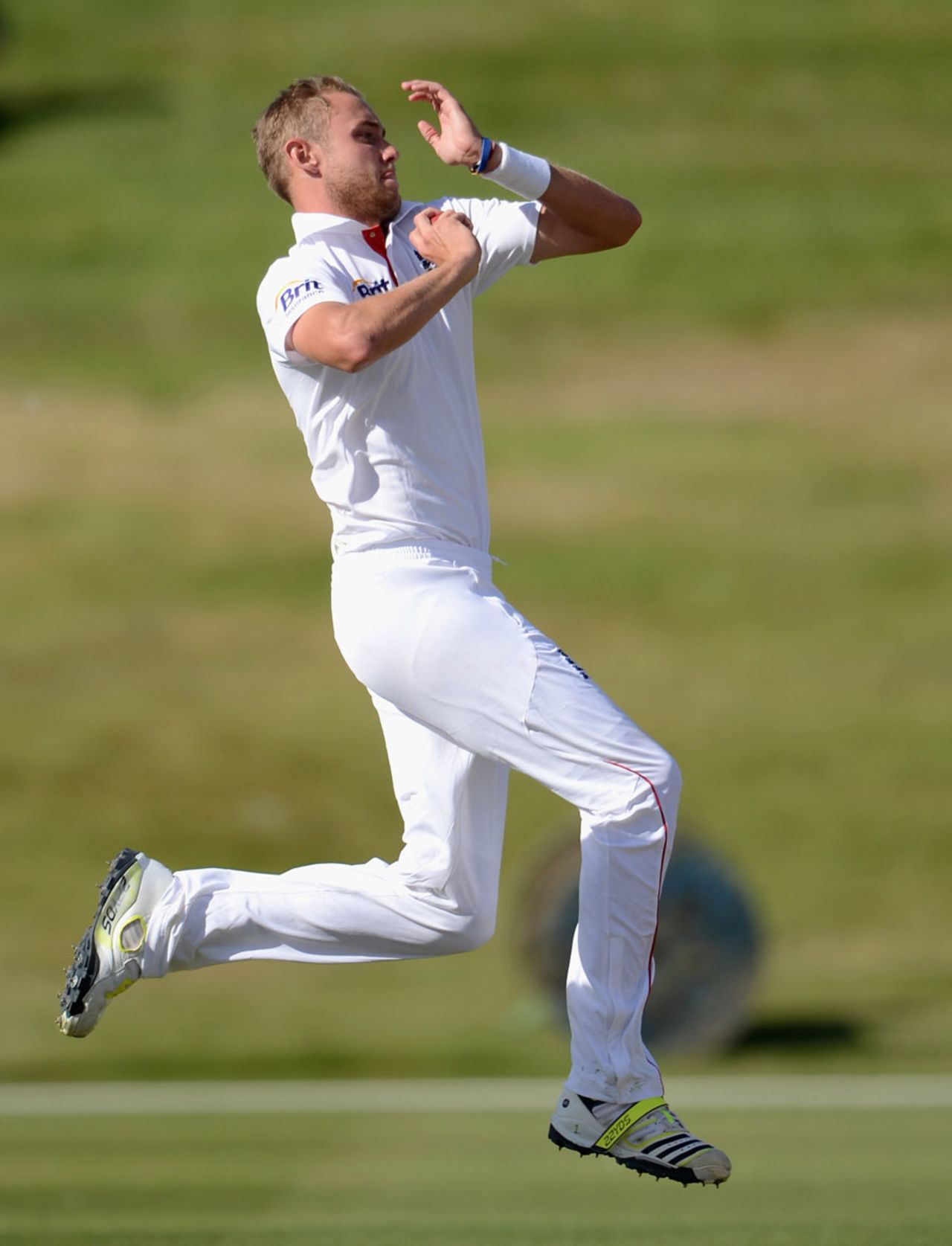 Stuart Broad runs in to bowl against New Zealand XI, New Zealand XI v England XI, 2nd day, Tour match, Queenstown