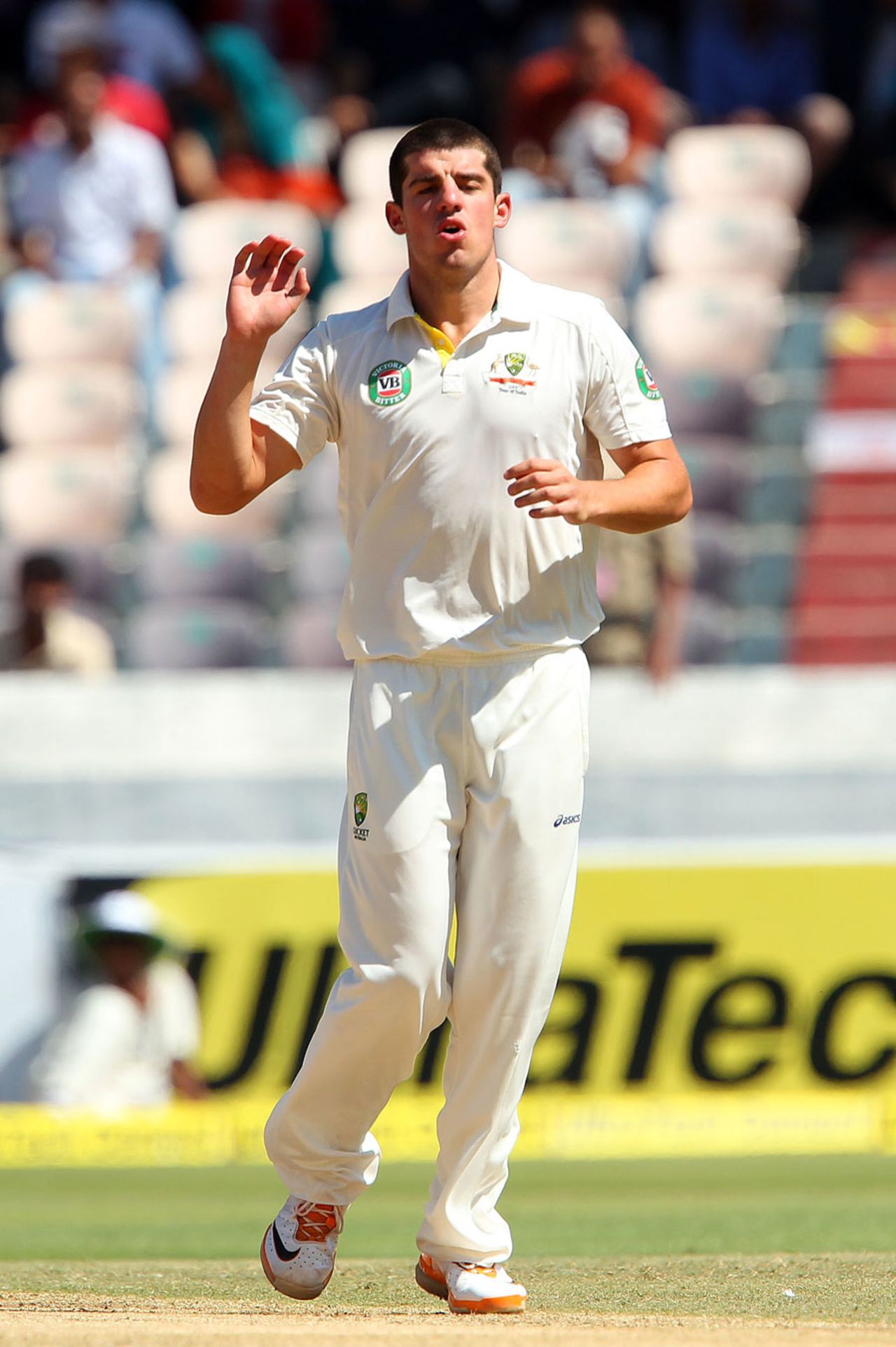Moises Henriques bowled a disciplined spell before lunch, India v Australia, 2nd Test, Hyderabad, 2nd day, March 3, 2013