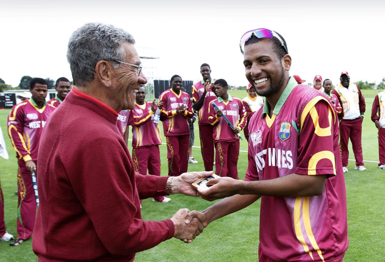 Sammy Guillen presents the Man-of-the-Match award to Yannic Carriah, West Indies v Sri Lanka, ICC Under-19 World Cup, Christchurch, Janury 29, 2010