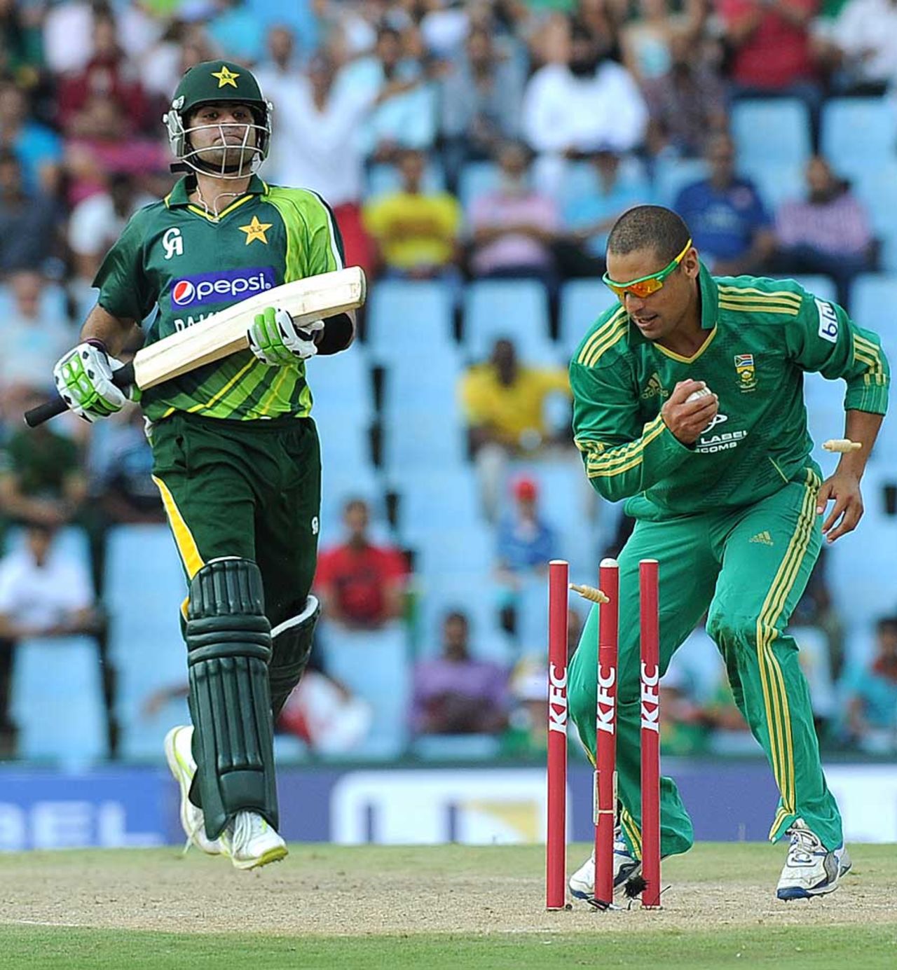 Ahmed Shehzad is run out by Justin Ontong, South Africa v Pakistan, 2nd T20I, Centurion, March 3, 2013