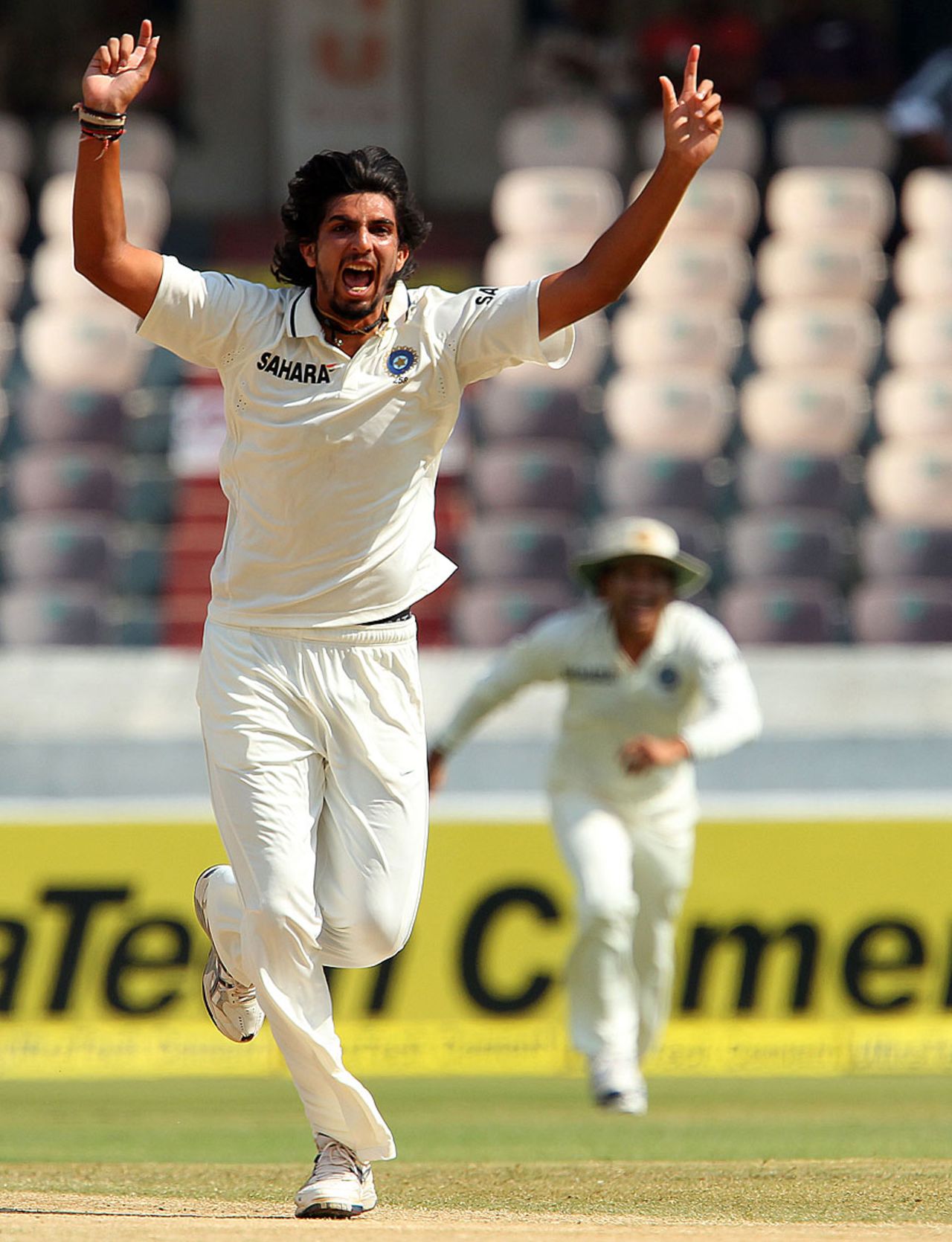 Ishant Sharma celebrates his first wicket in the series, India v Australia, 2nd Test, Hyderabad, 4th day, March 5, 2013