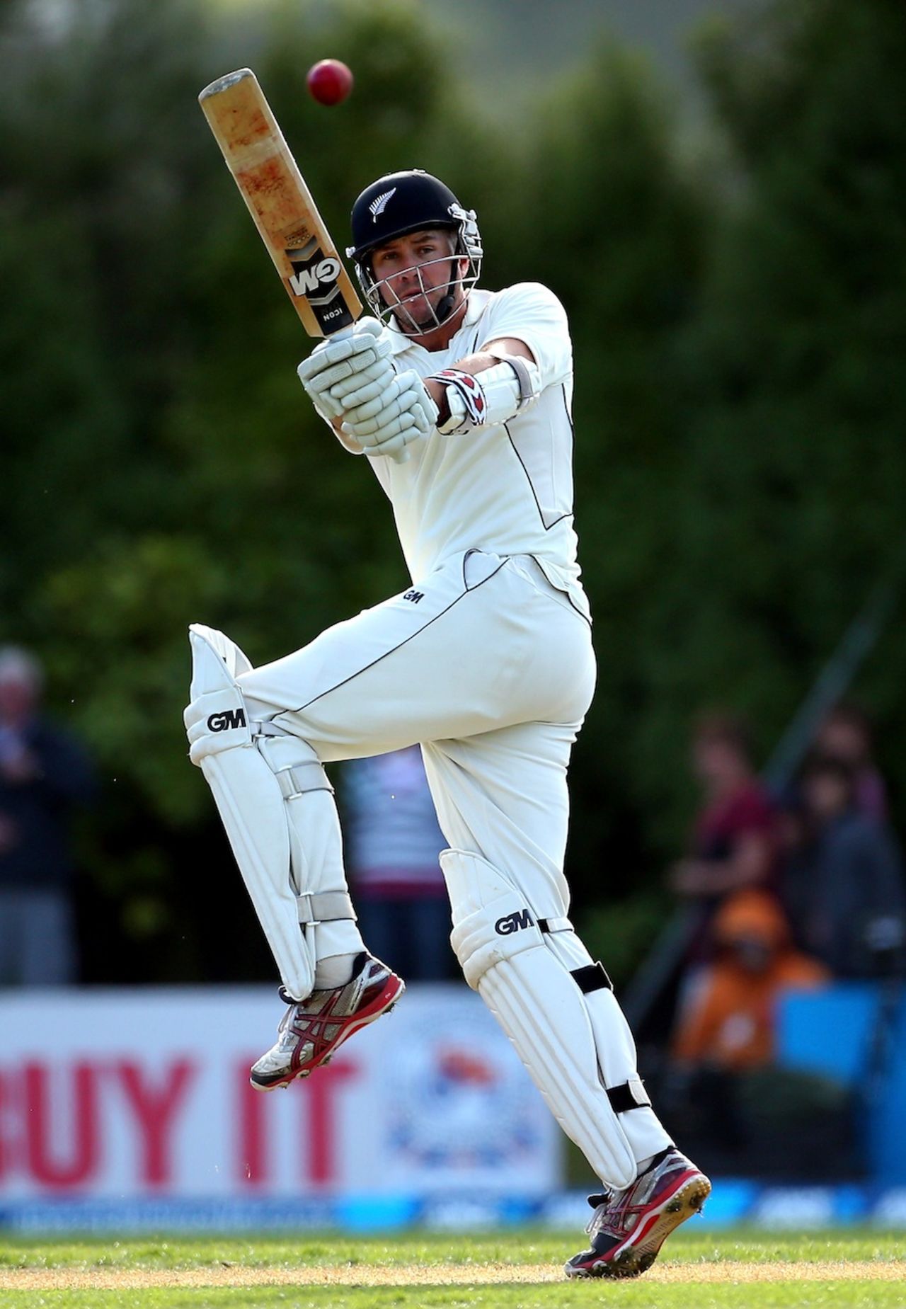 Peter Fulton pulls during his Test comeback, New Zealand v England, 1st Test, Dunedin, 2nd day, March 7, 2013