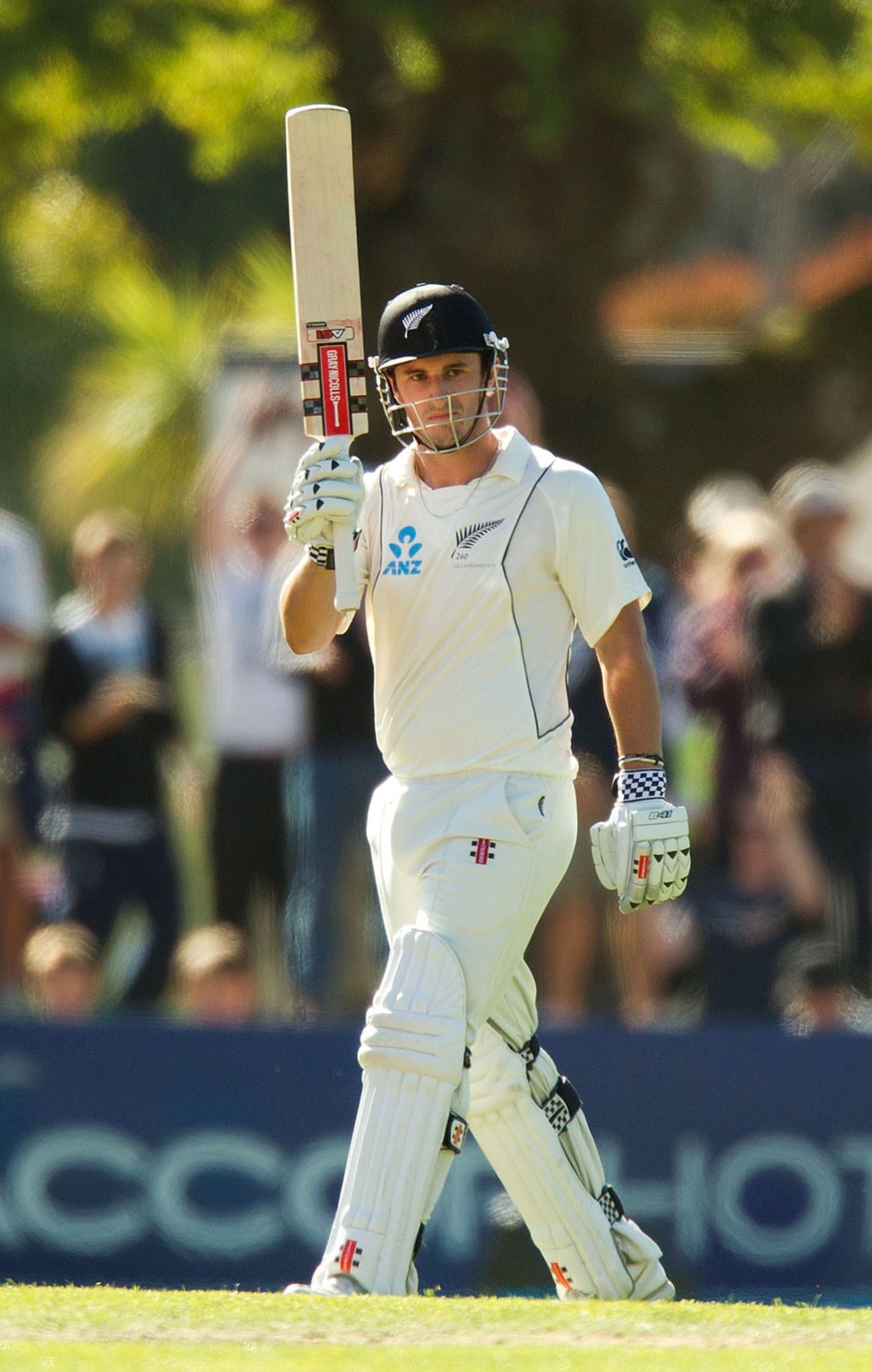 Hamish Rutherford acknowledges the crowd after a debut fifty, New Zealand v England, 1st Test, Dunedin, 2nd day, March 7, 2013