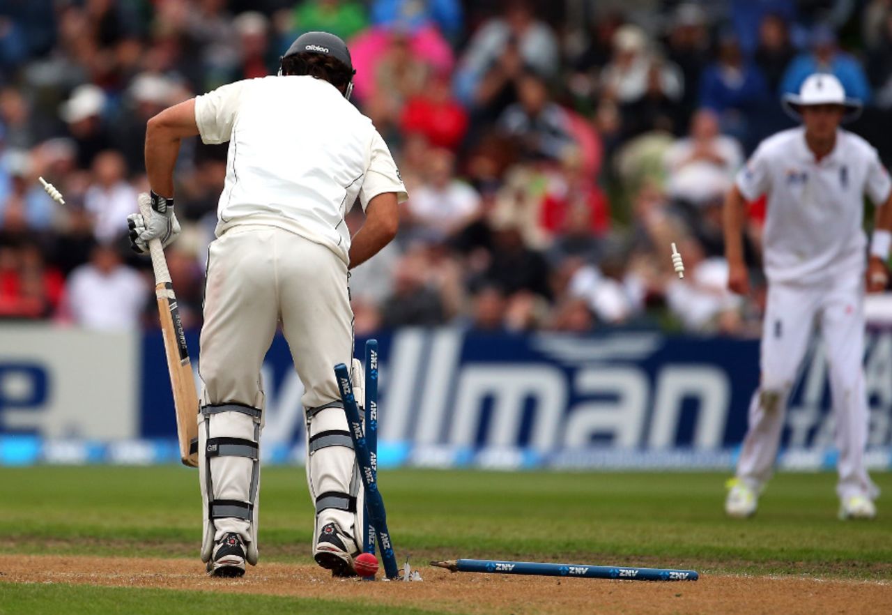 Dean Brownlie was left in no doubt about his dismissal, New Zealand v England, 1st Test, Dunedin, 3rd day, March 8, 2013