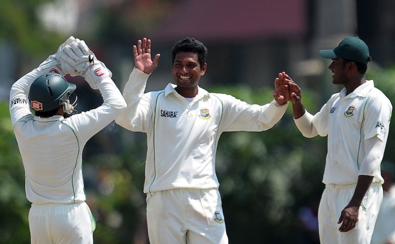 Mohammad Mahmudullah celebrates the wicket of Kithuruwan Vithanage with his teammates, 1st Test, Galle, 5th day, March 12, 2013