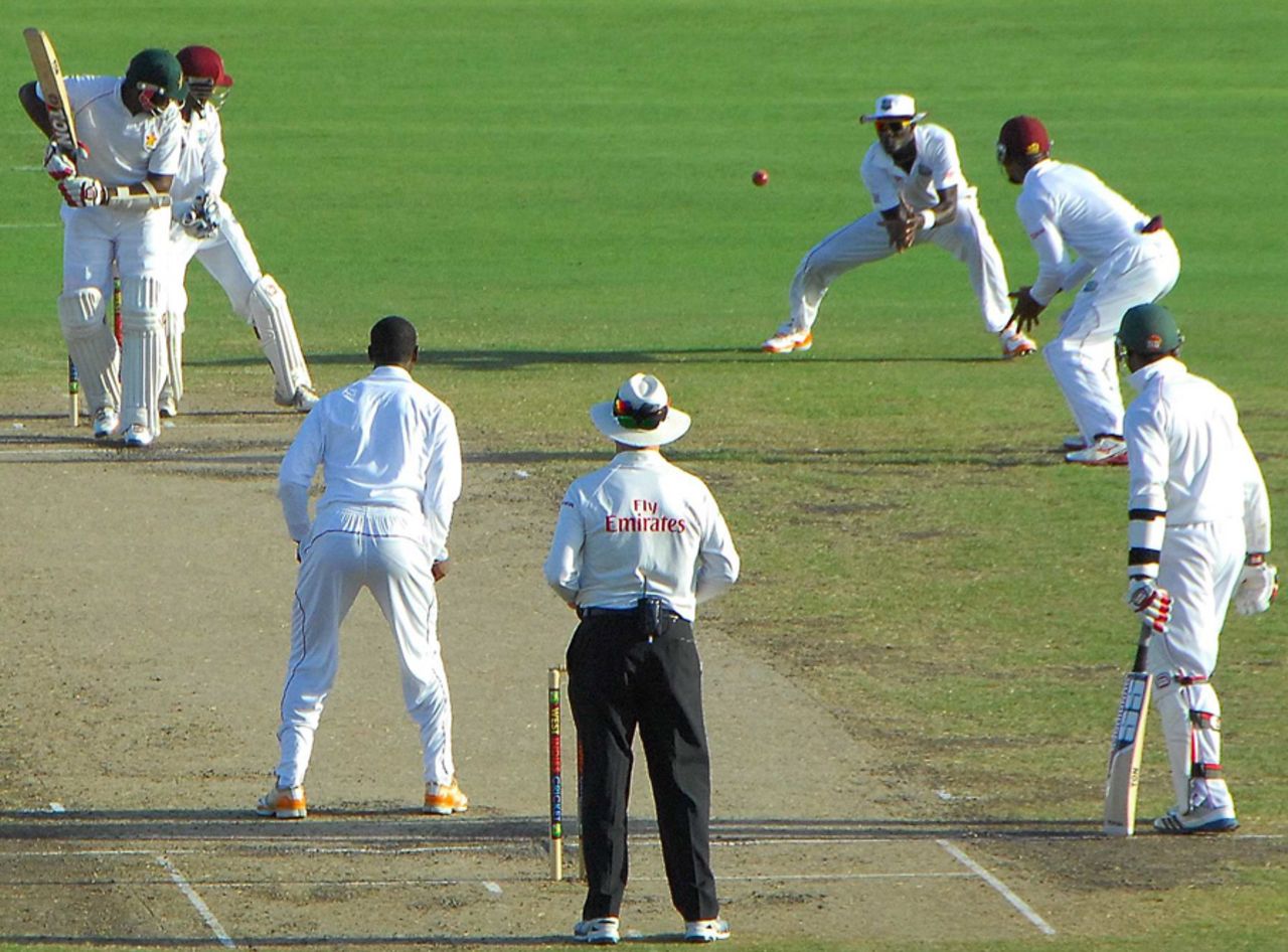 Hamilton Masakadza gloves one to Darren Sammy, West Indies v Zimbabwe, 1st Test, Barbados, 2nd day, March 13, 2013