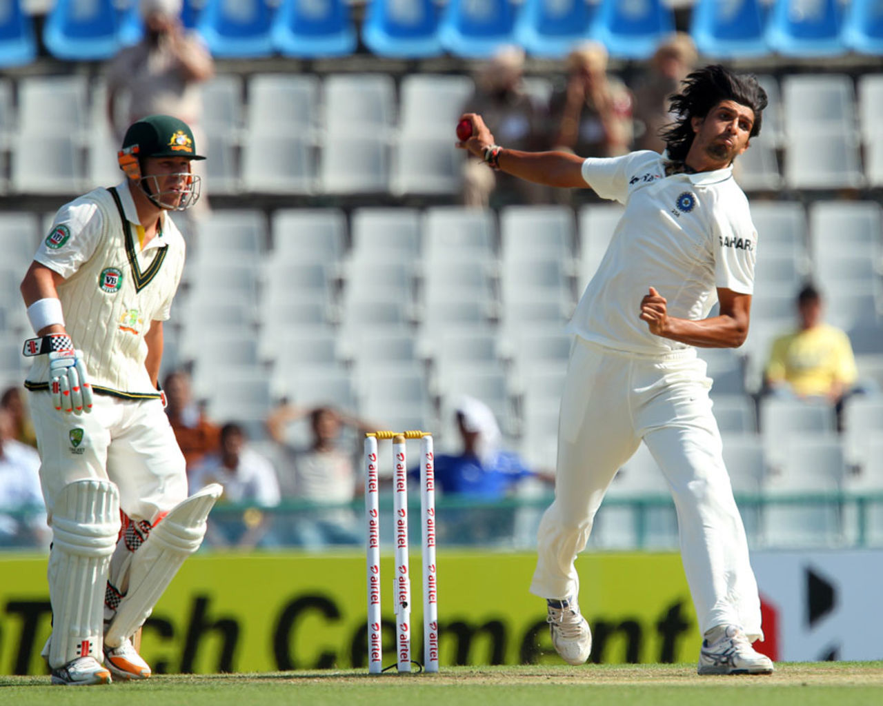 Ishant Sharma in his bowling stride, India v Australia, 3rd Test, Mohali, 2nd day, March 15, 2013
