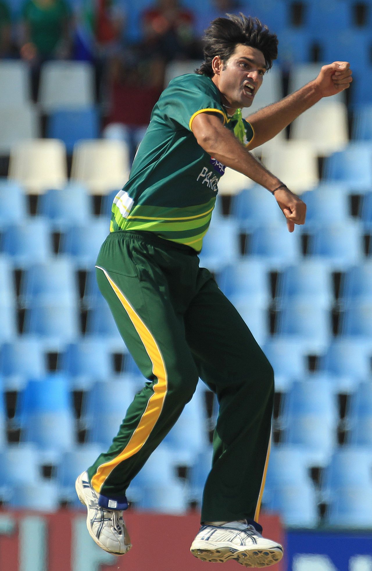 Mohammad Irfan reacts after taking a wicket, South Africa v Pakistan, 2nd ODI, Centurion, March 15, 2013