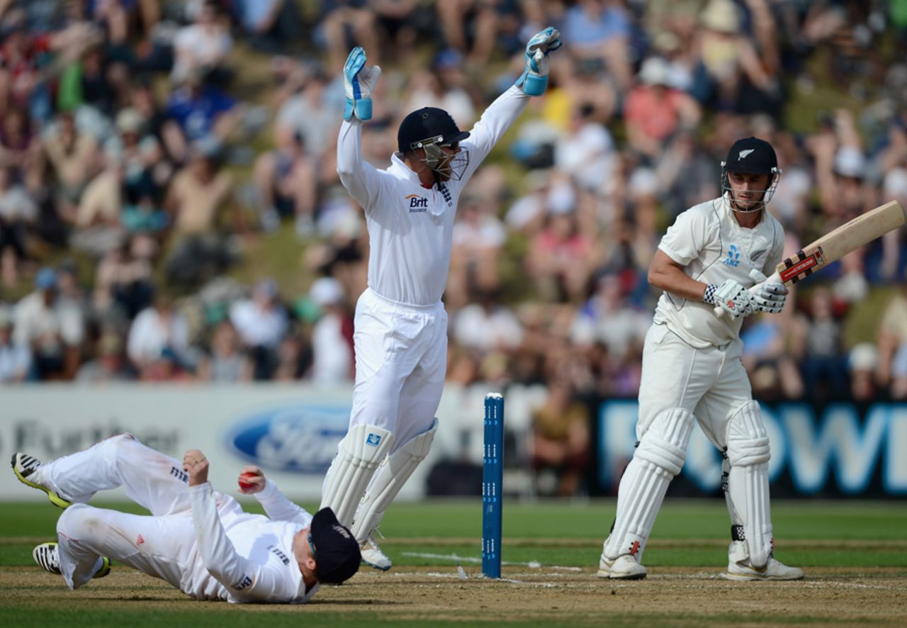 Hamish Rutherford is caught by Ian Bell, New Zealand v England, 2nd Test, Wellington, 3rd day, March 16, 2013
