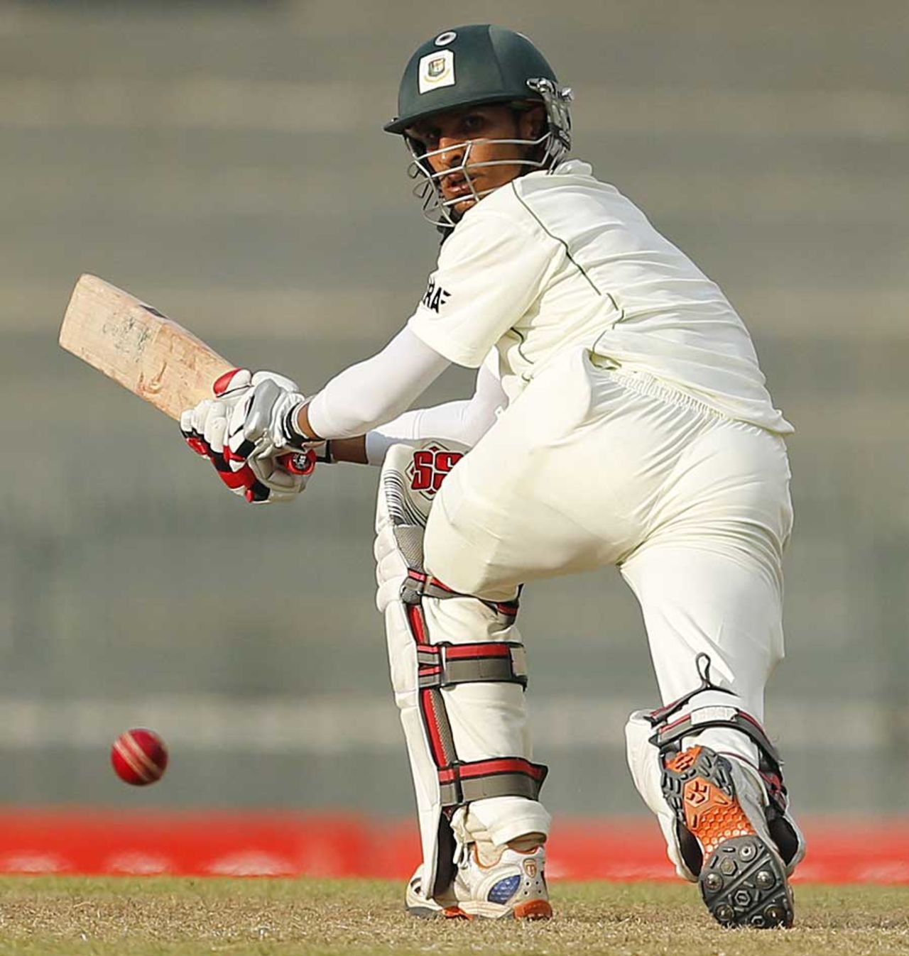 Nasir Hossain sweeps one fine, Sri Lanka v Bangladesh, 2nd Test, Colombo, 1st day, March 16, 2013