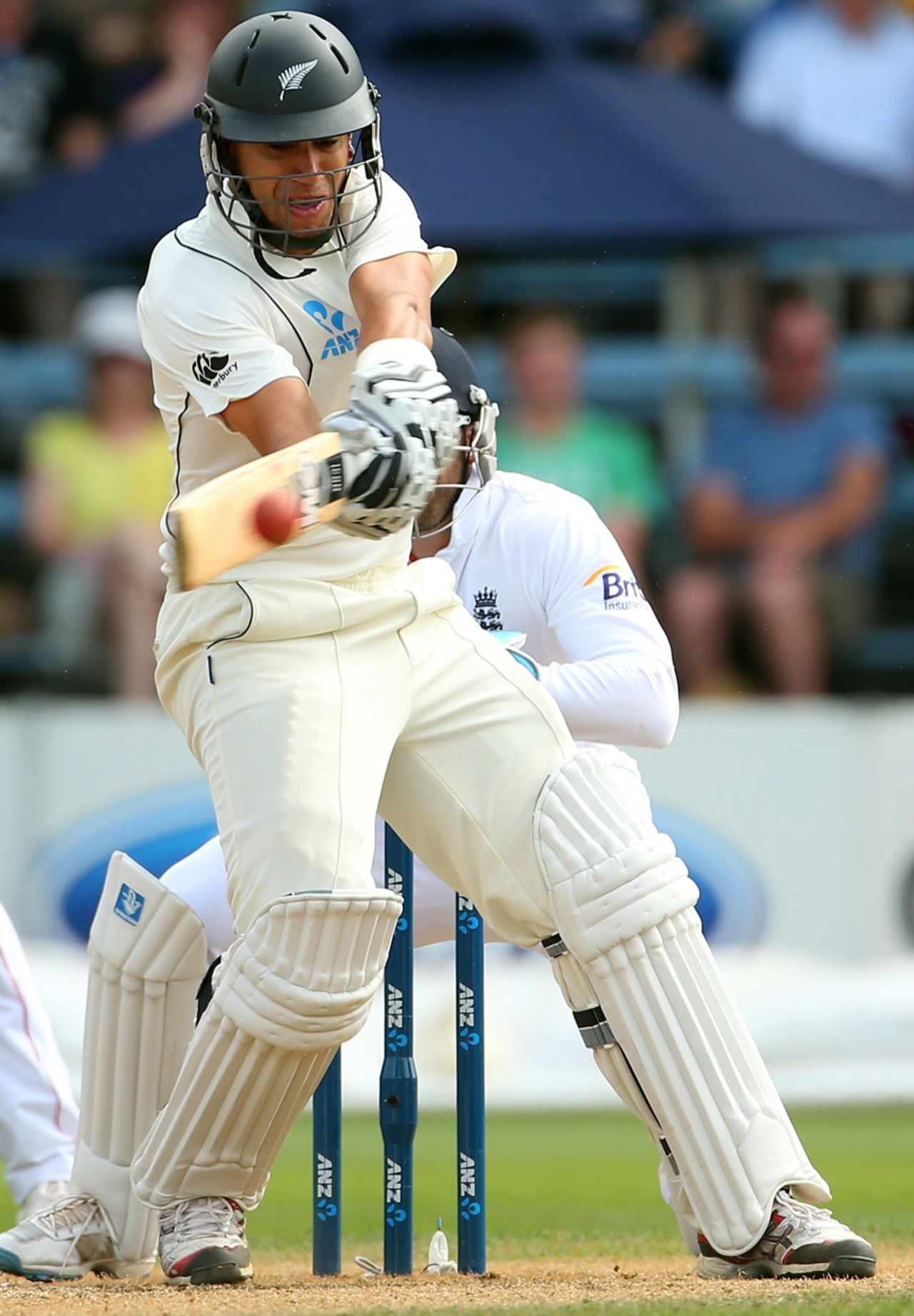 Ross Taylor pulls, New Zealand v England, 2nd Test, Wellington, 4th day, March 17, 2013