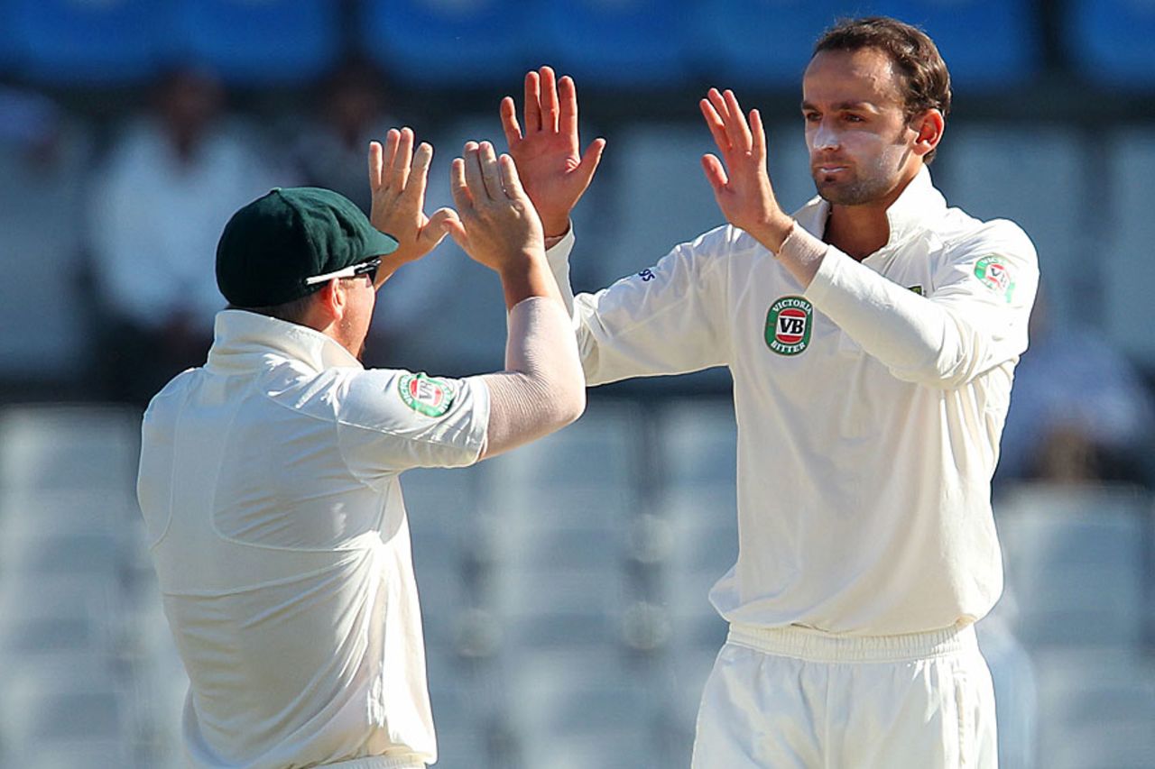 Nathan Lyon gets the first breakthrough for Australia, India v Australia, 3rd Test, Mohali, 4th day, March 17, 2013