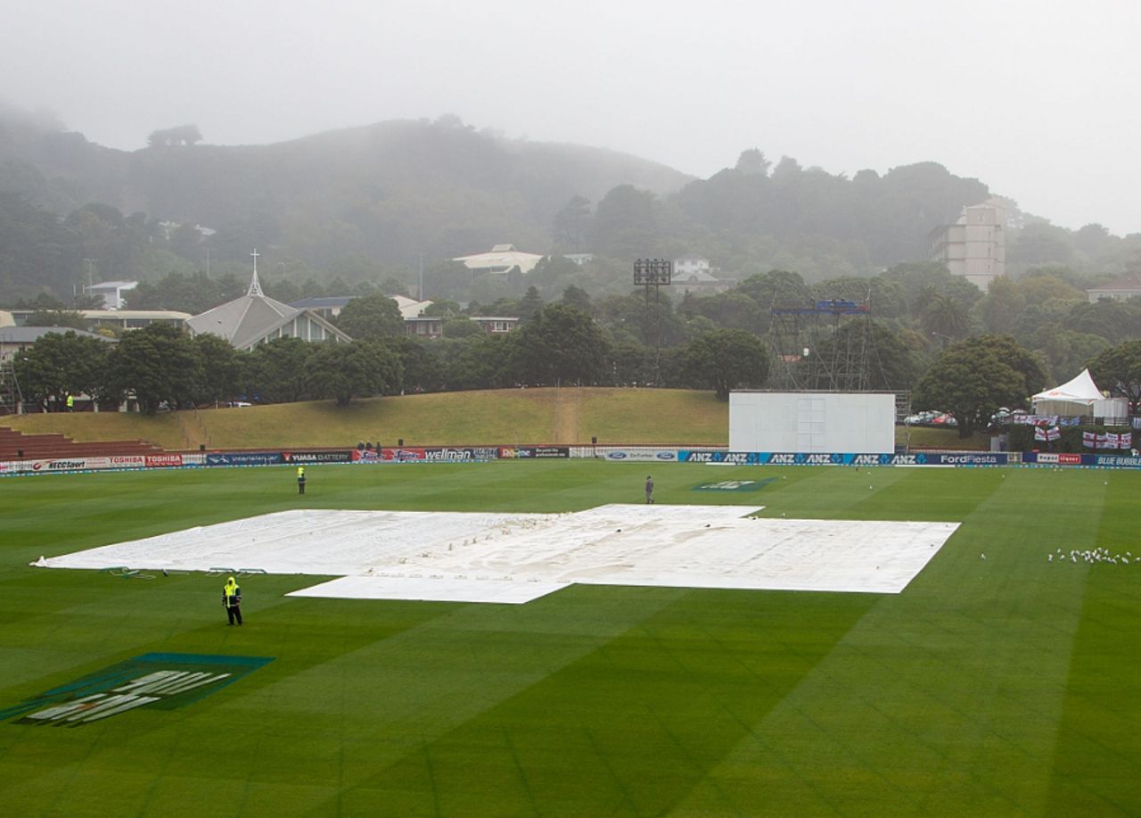 A bleak morning at the Basin Reserve, New Zealand v England, 2nd Test, Wellington, 5th day, March 18, 2013