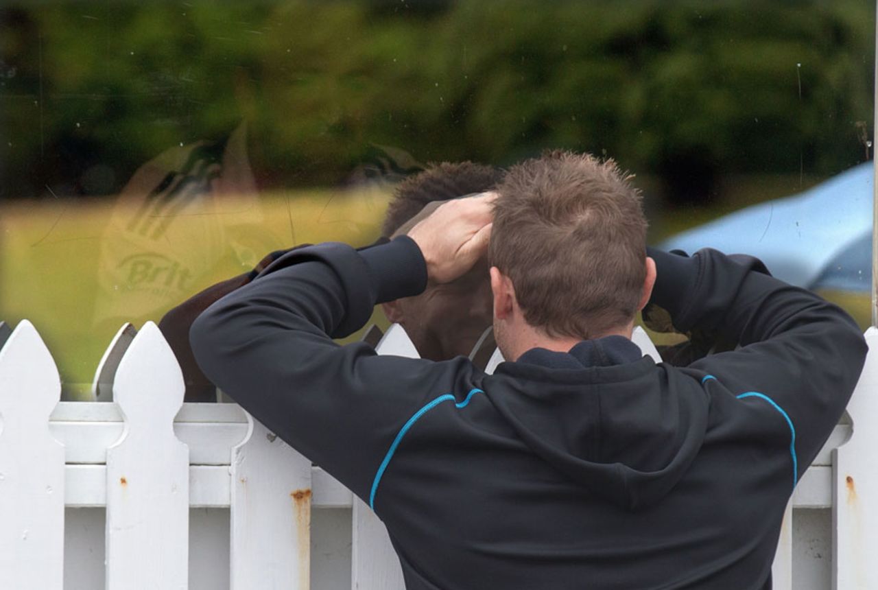 Brendon McCullum speaks to Matt Prior through a window, New Zealand v England, 2nd Test, 5th day, Wellington, March 18, 2013