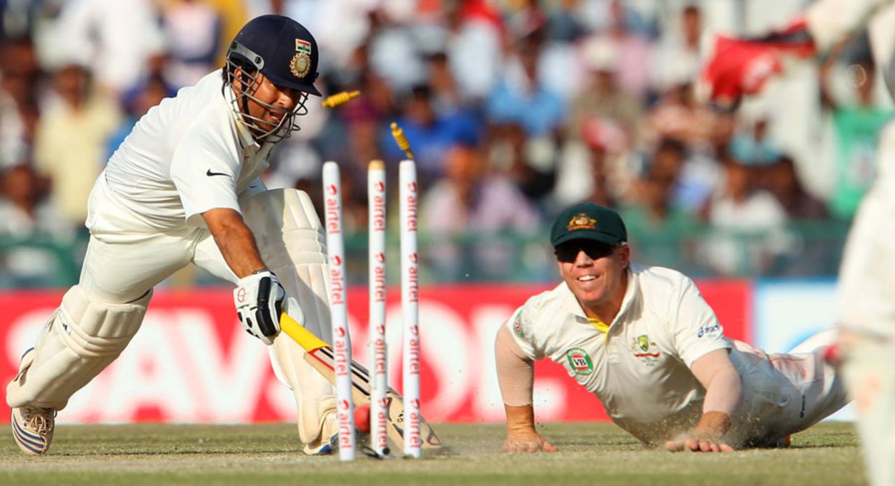 David Warner runs out Sachin Tendulkar, India v Australia, 3rd Test, Mohali, 5th day, March 18, 2013