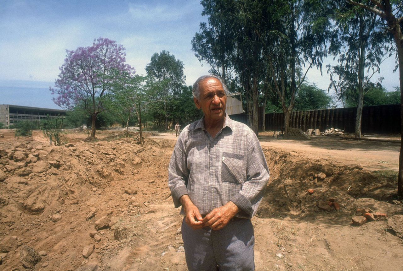 Nek Chand works on the Rock Garden, Chandigarh, May 2, 1990
