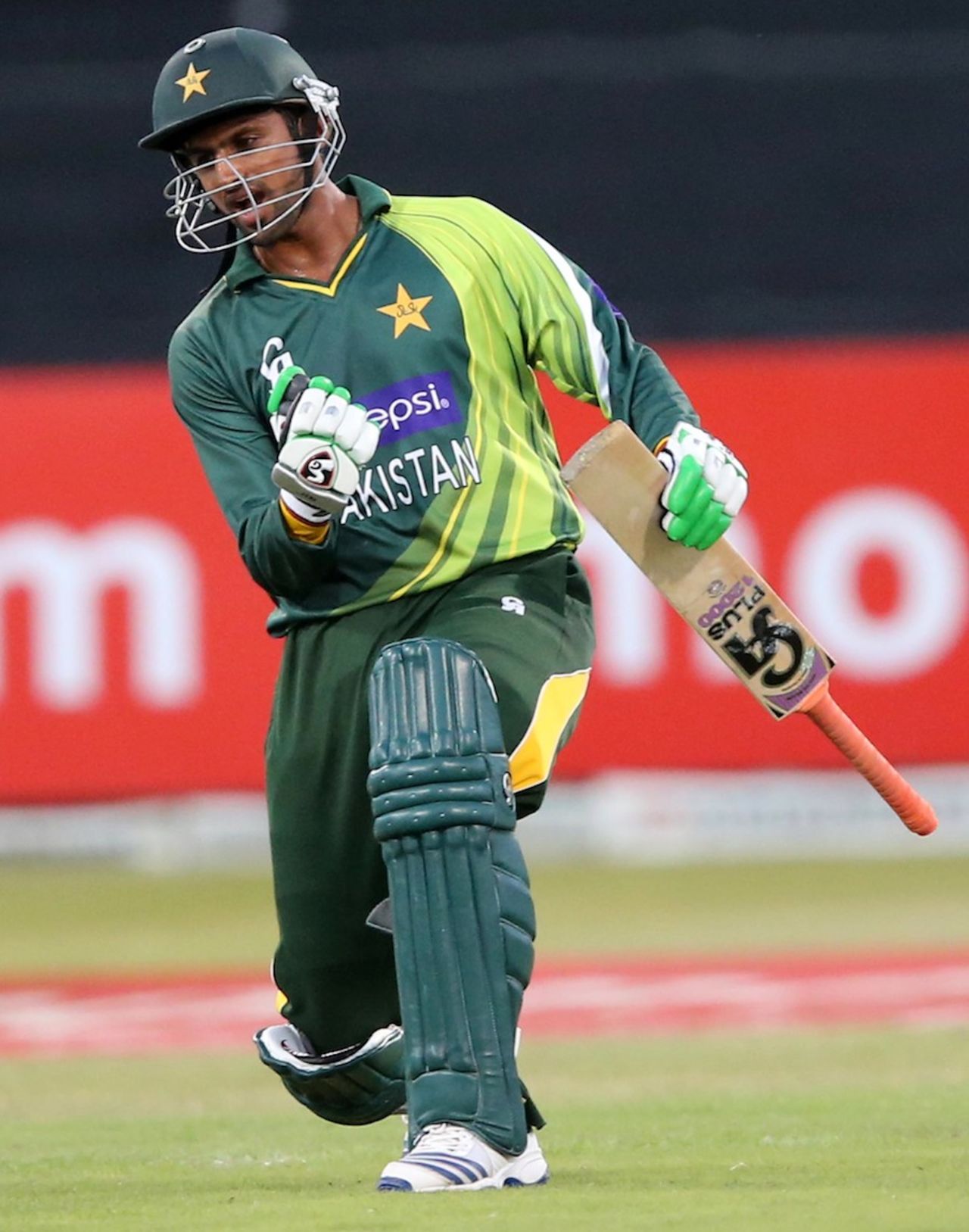 Shoaib Malik celebrates after hitting the winning runs, South Africa v Pakistan, 4th ODI, Durban, March 21, 2013