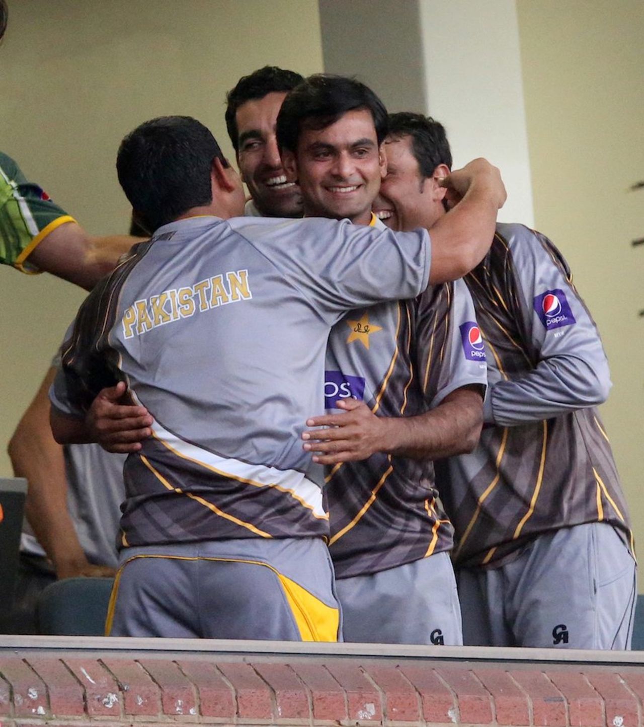 The Pakistan players celebrate their victory, South Africa v Pakistan, 4th ODI, Durban, March 21, 2013