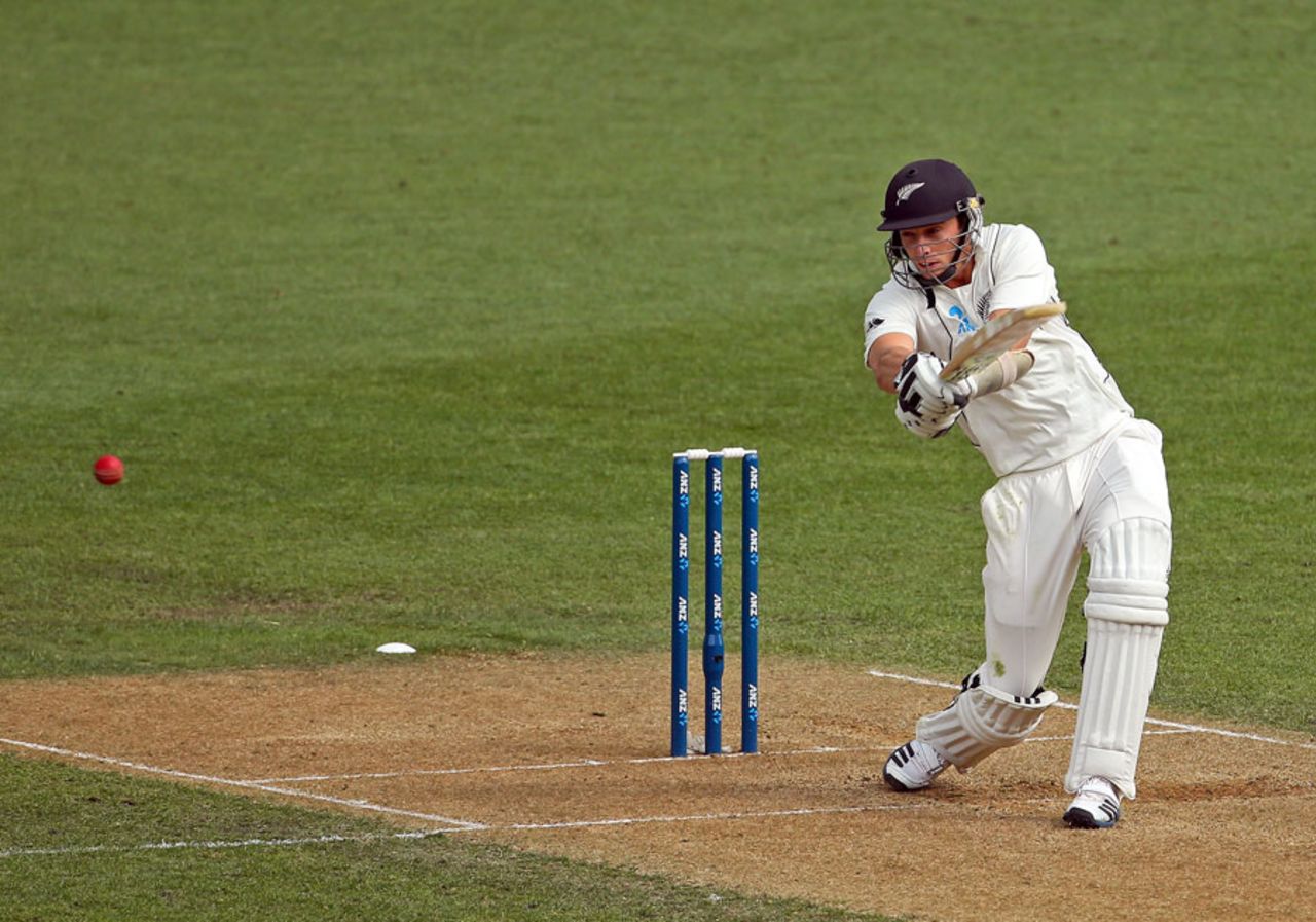 Tim Southee knocked off 44 off 33, New Zealand v England, 3rd Test, Auckland, 2nd day, March 23, 2013