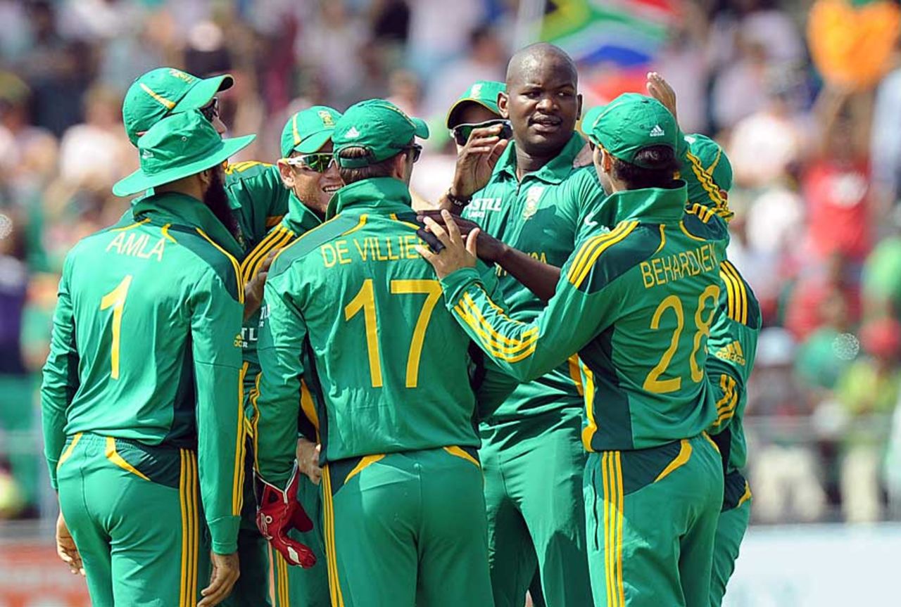 Lonwabo Tsotsobe celebrates an early wicket, South Africa v Pakistan, 5th ODI, Benoni, March 24, 2013