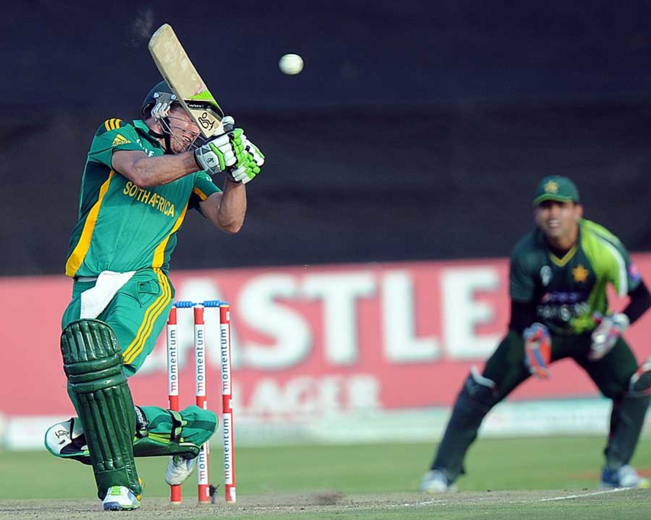 AB de Villiers goes after a short one, South Africa v Pakistan, 5th ODI, Benoni, March 24, 2013
