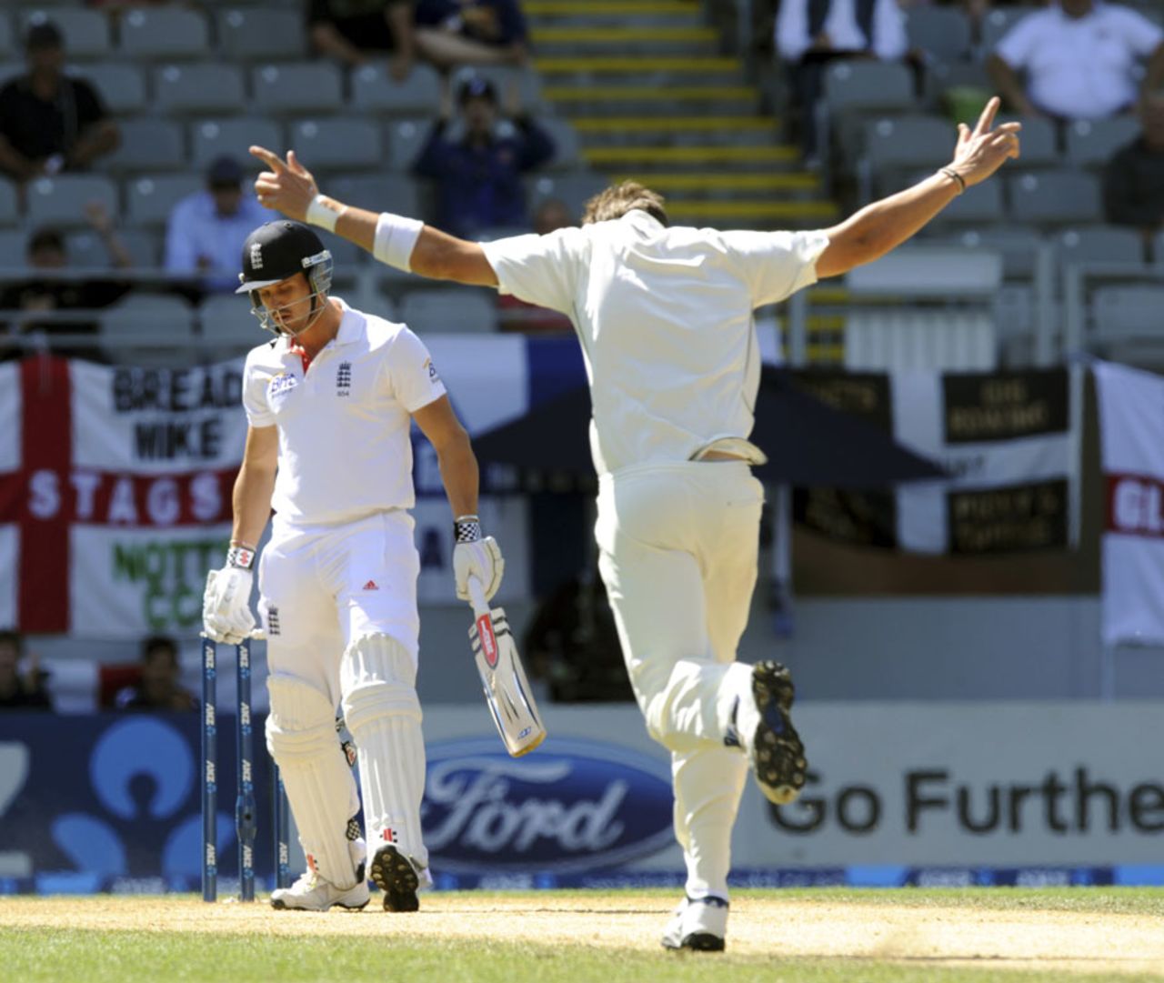 Nick Compton was dismissed by Tim Southee for 2 runs, New Zealand v England, 3rd Test, 4th day, Auckland, March 25, 2013