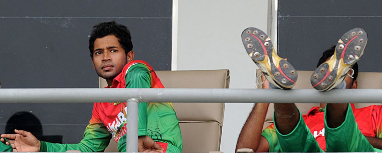 The Bangladesh players wait out the rain, Sri Lanka v Bangladesh, 2nd ODI, Hambantota, March 25, 2013