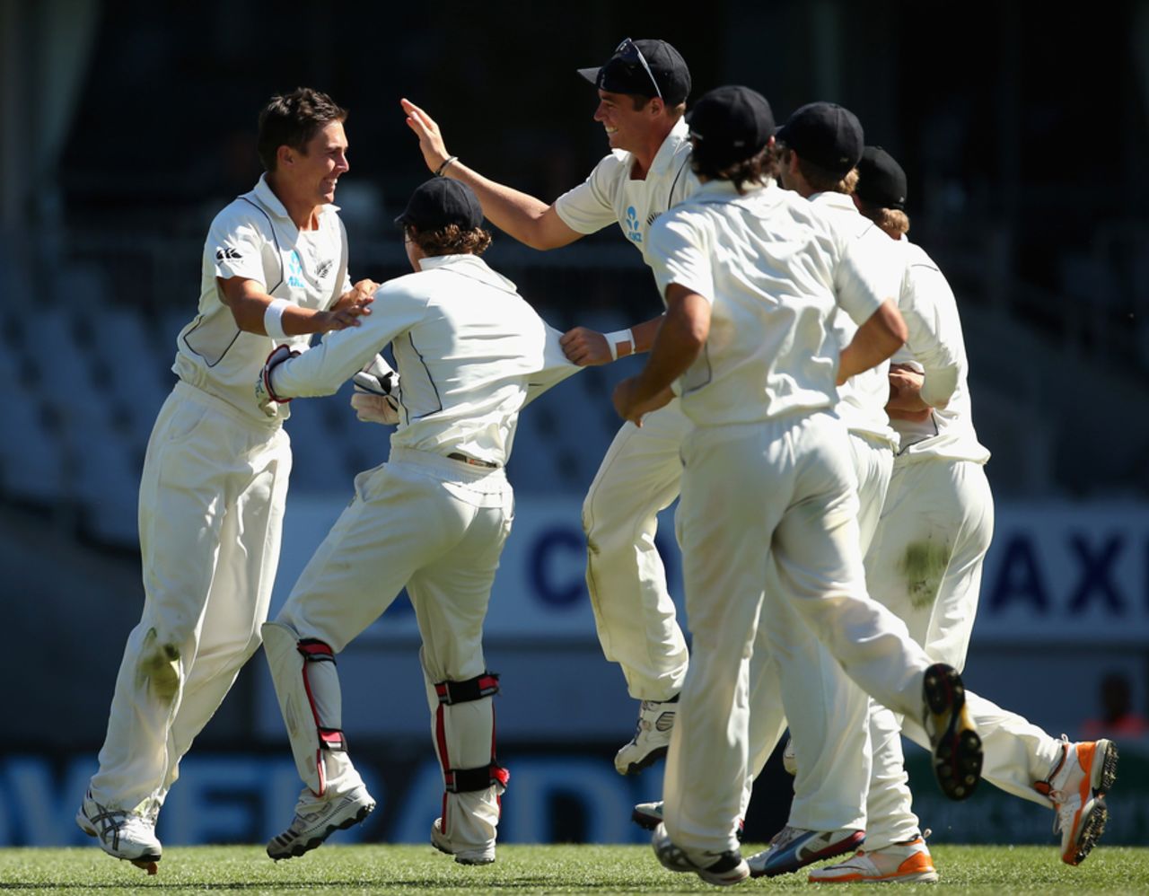 Trent Boult is mobbed by his team-mates after dismissing Joe Root, New Zealand v England, 3rd Test, Auckland, 5th day, March 26, 2013