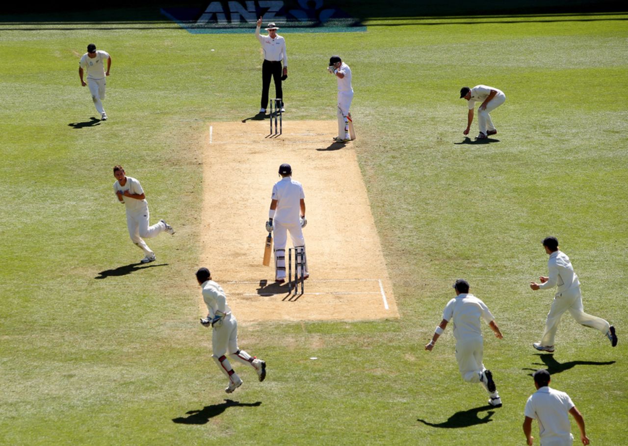 Trent Boult had Joe Root leg before, New Zealand v England, 3rd Test, Auckland, 5th day, March 26, 2013